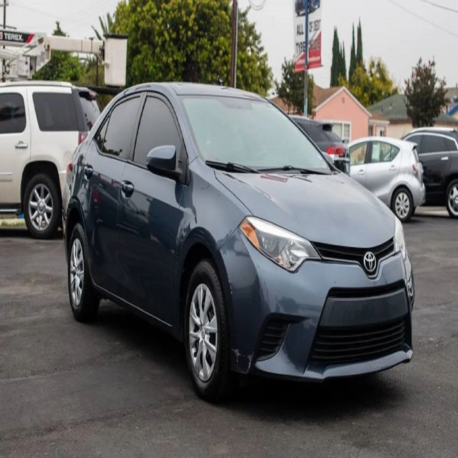 2014 Toyota Corolla L автоматический Подержанный гибридный автомобиль 8L турбодвигатель 5-Ступенчатая Механическая коробка передач 5-местная кожаная салонная темно-металлическая