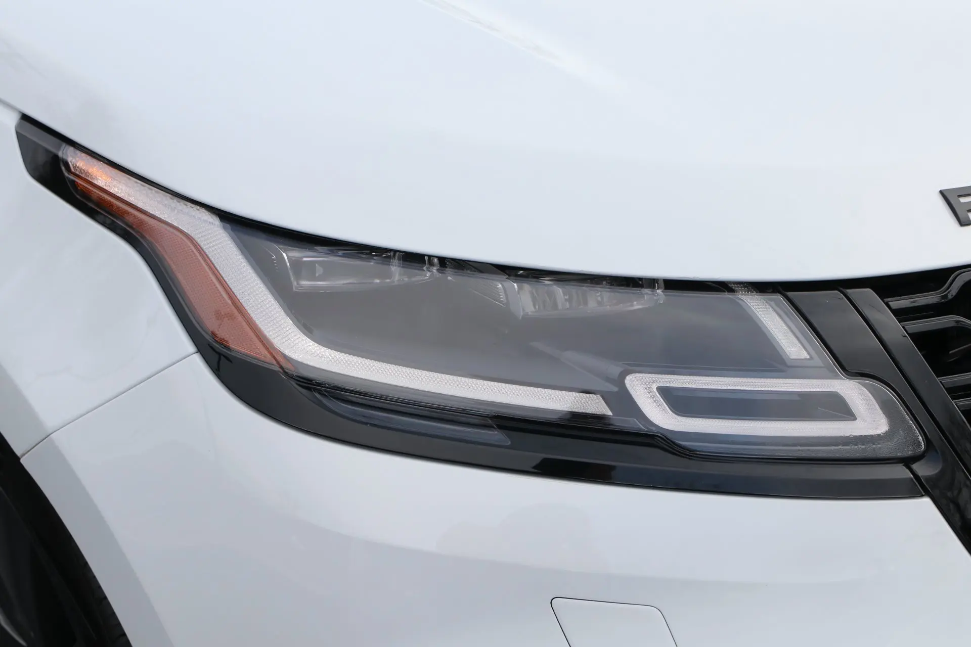 Used Lands Rovers Ran-ge Rover Ve-lar 4C R-Dynamic HSE, 100% Perfectly Working, Accident-Free, 1 Year Warranty.