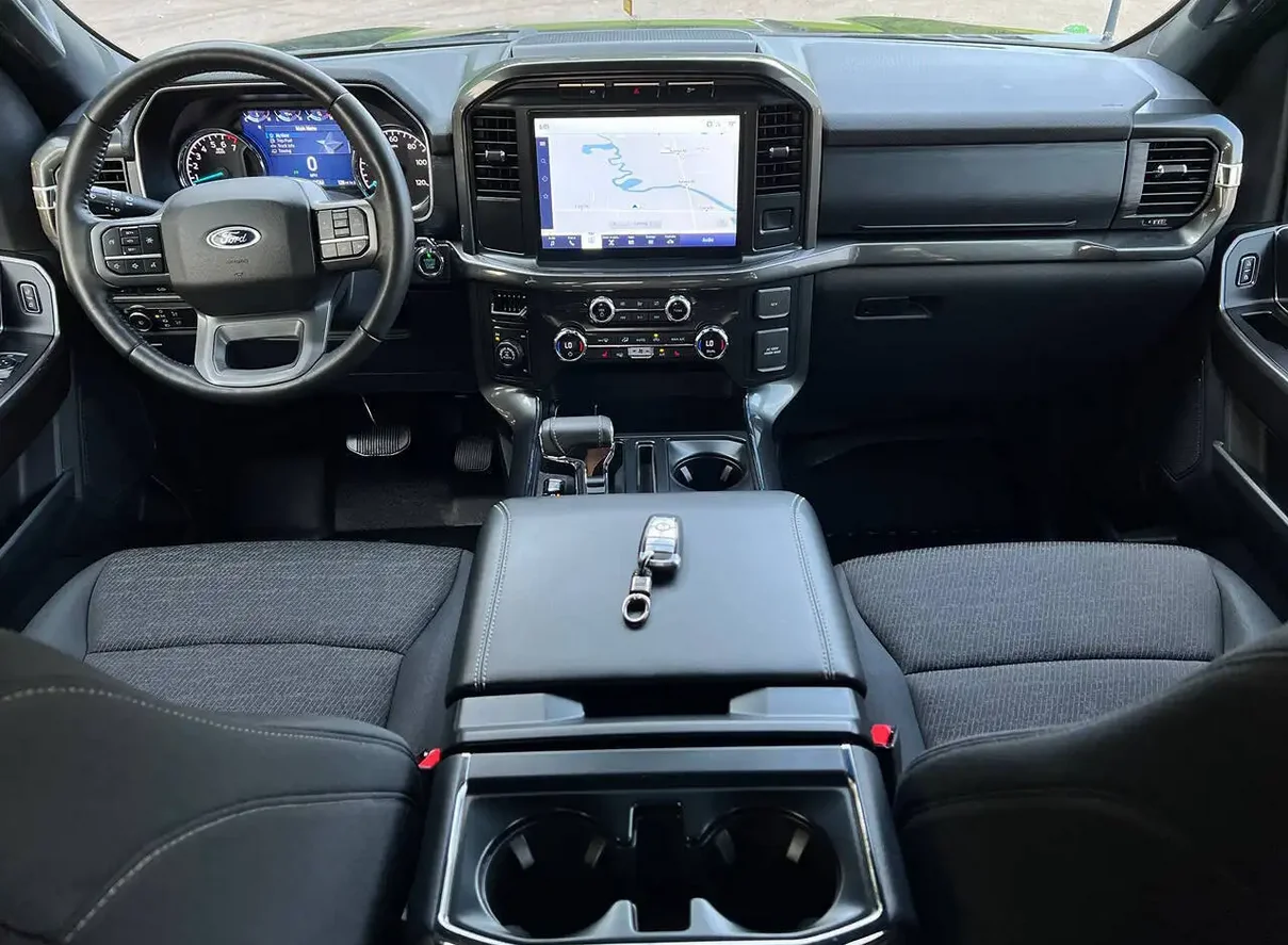 Довольно Подержанный 2021 Ford F-150 XLT 4x4 4dr автоматический супер-Экипаж 5 готов к работе