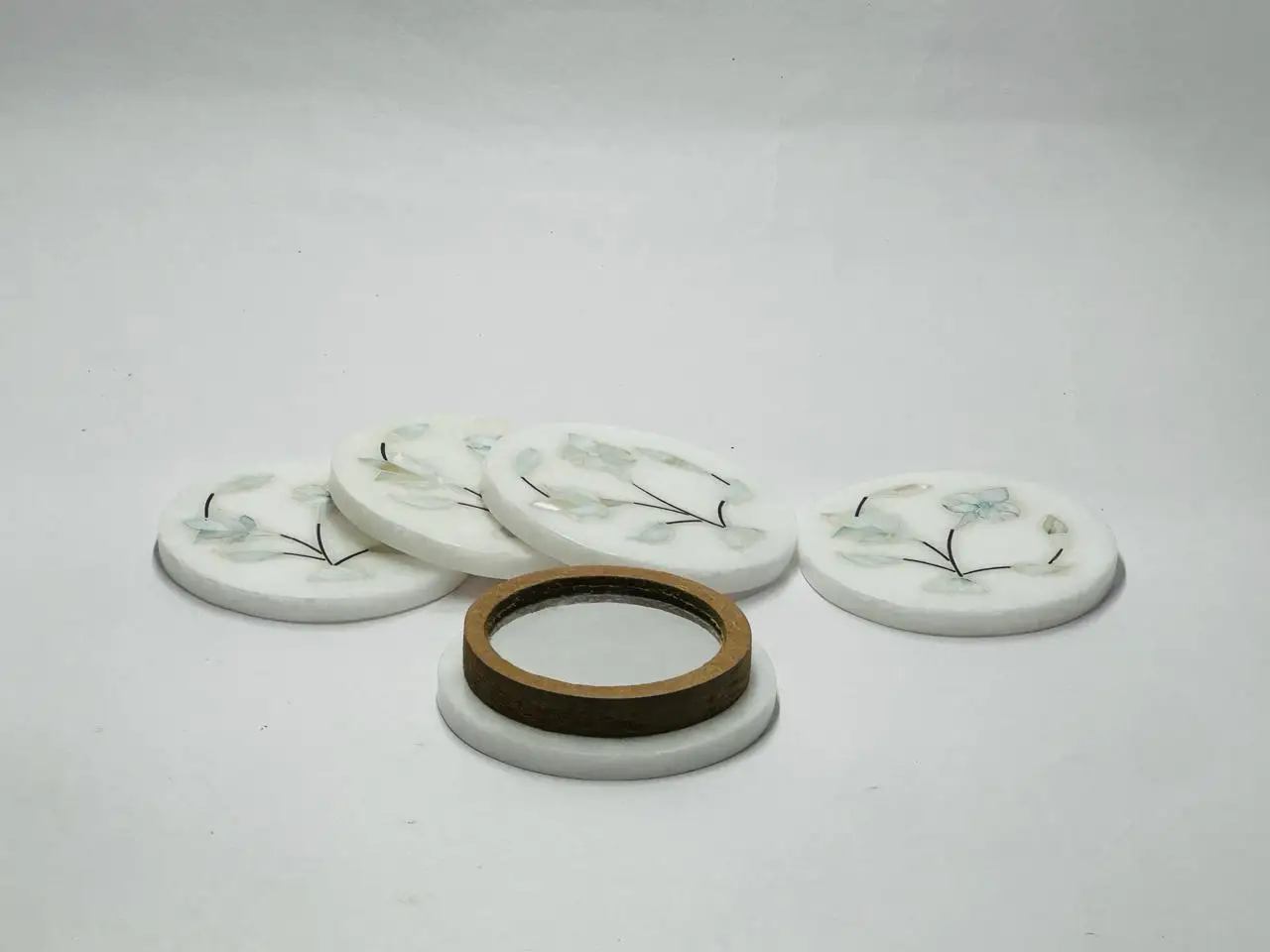 Luxurious Mother of Pearl Inlay Marble Mirror Flower Design Standard Quality with Polished Finishing for Gifts