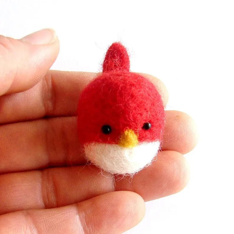 Charming Needle Felted Bird: Handmade Wool Avian Beauty, Perfect for Small Spaces and Thoughtful Gifting