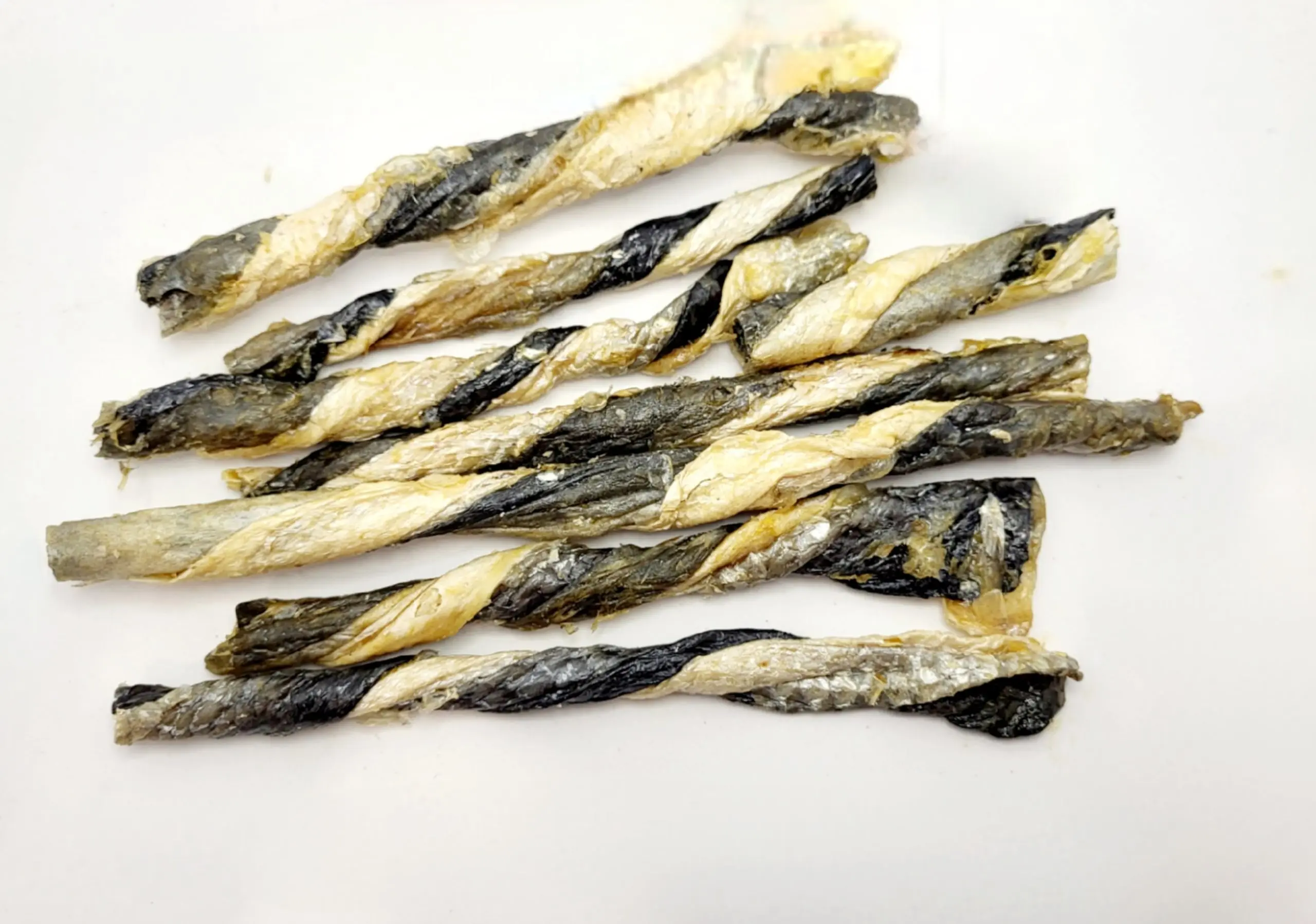 Wholesale Salmon Fish Skin Dog Treats Snack For Pet 12 Months Products High-Quality Low-Cost Bulk Orders