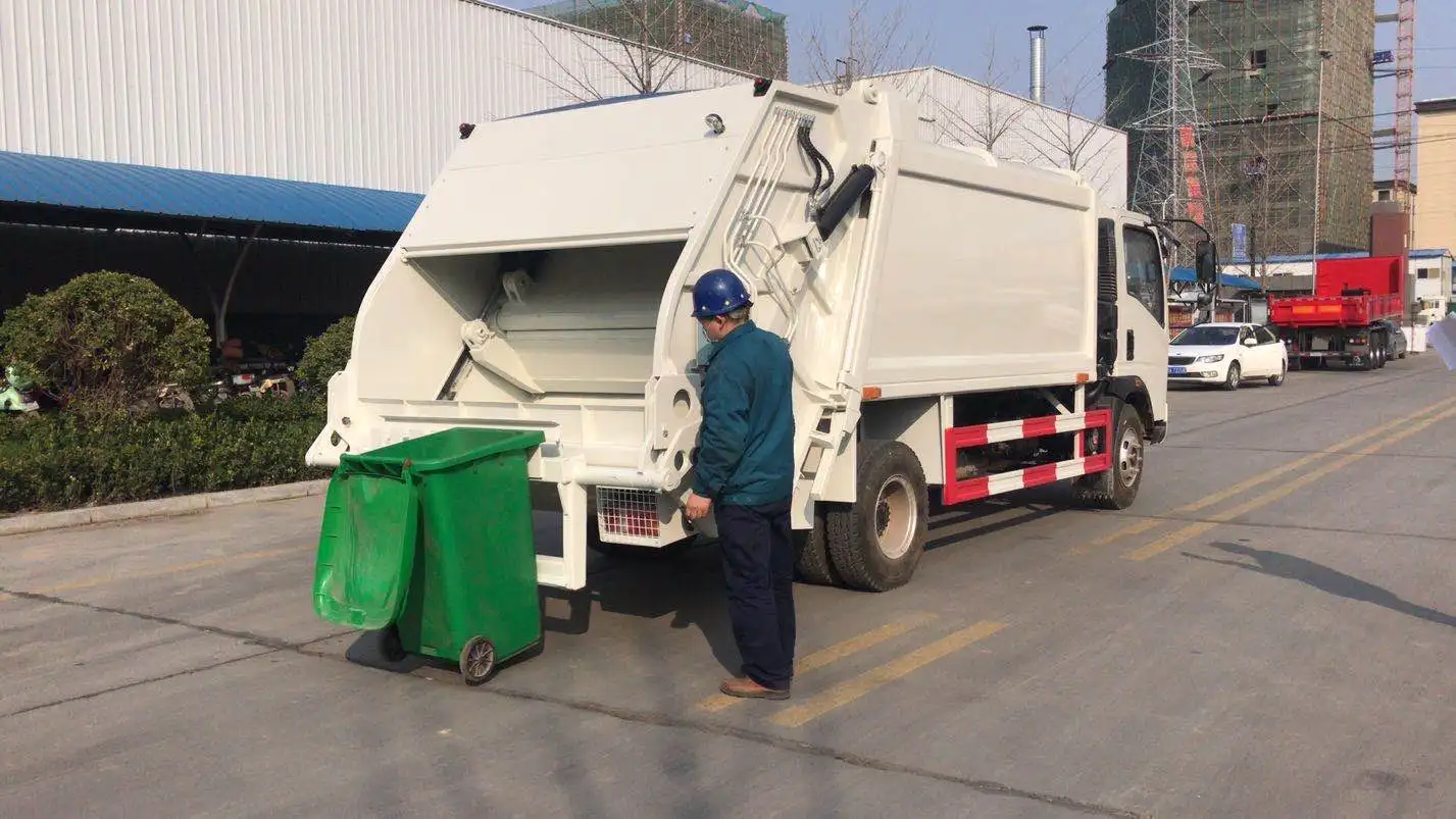 Low Price Chinese Sinotruk  New Howo  6CBM 4X2  Light Truck Garbage Truck for sale