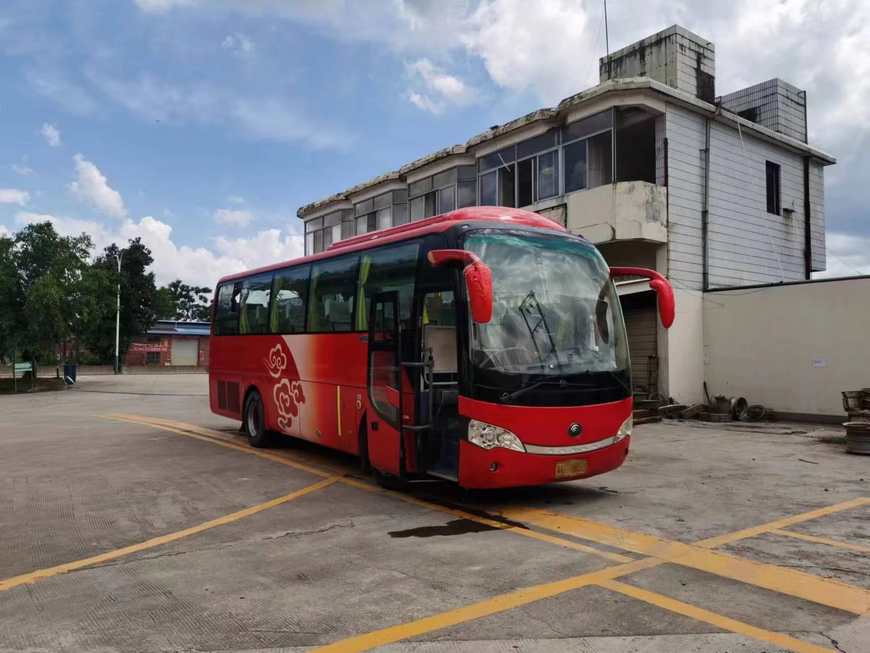 Midium large Size Luxury Bus Coach Used Second Hand 39 Seats CK6908 new bus transport transit