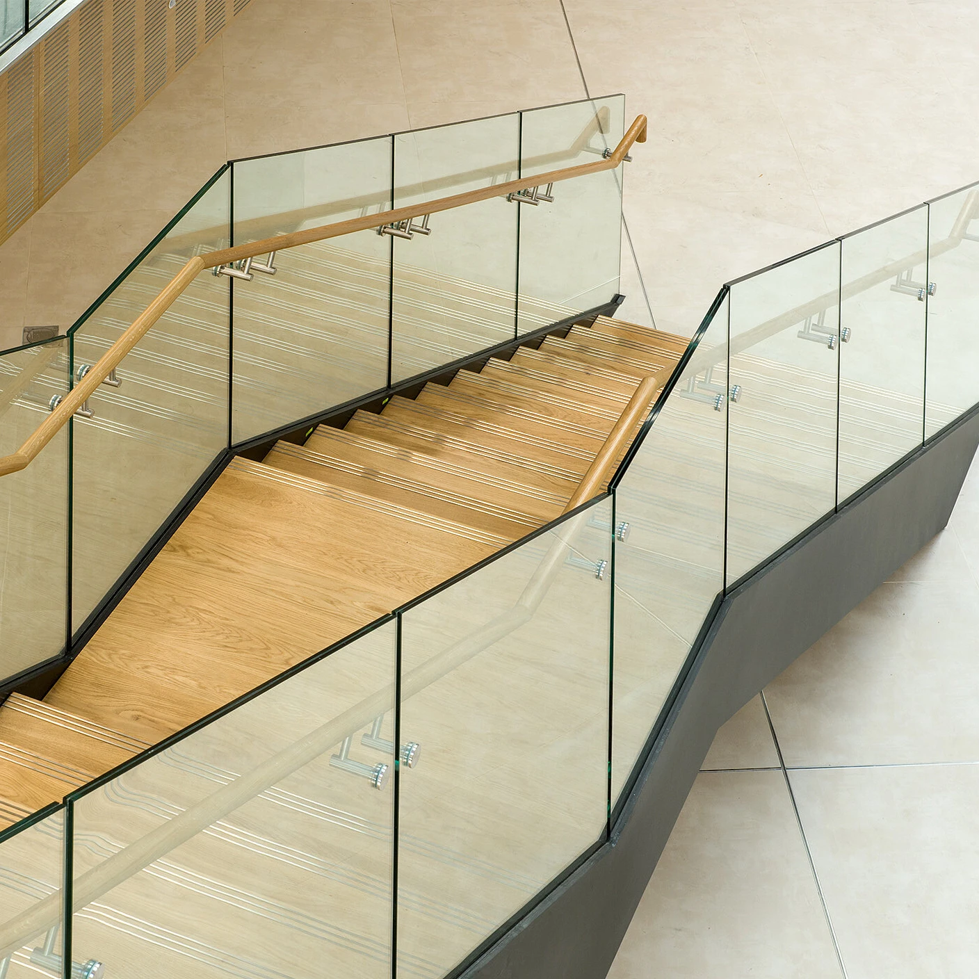 DB Glass Railing and Beech Wood Step Glass Step Indoor or Outdoor Straight Stairs on Sale Carbon Steel Plate Stringer Staircase