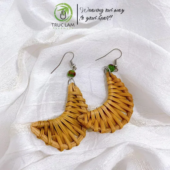 Wholesale Handmade Best Price Round Brilliant Cut Women Classic Style Plain Pattern Rattan Earrings from Vietnam