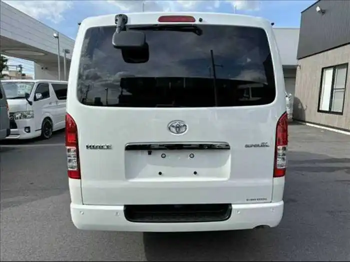 Подержанный японский 2022 Toyotta Hiace Van