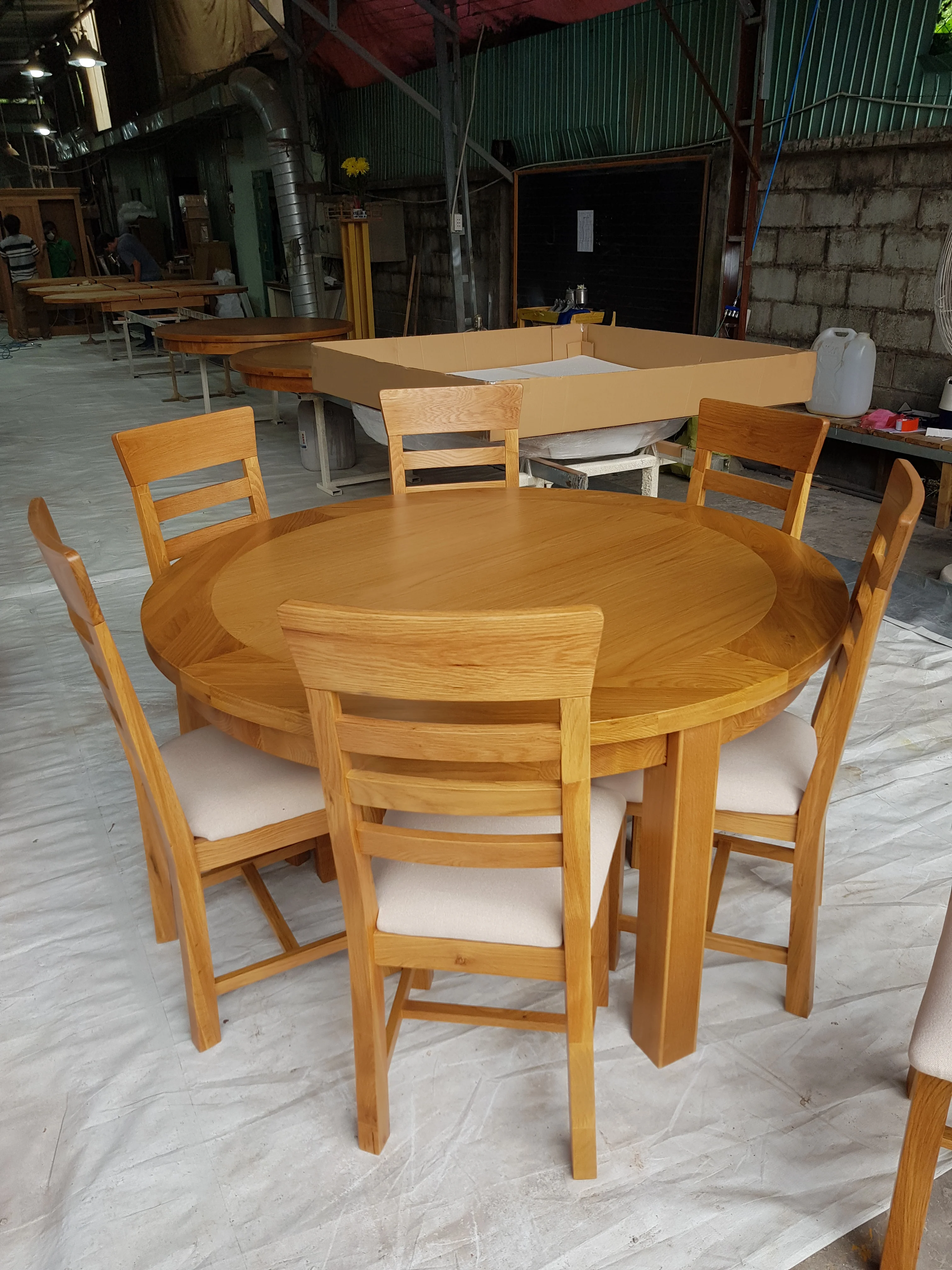 ROUND DINING TABLE 1.5M