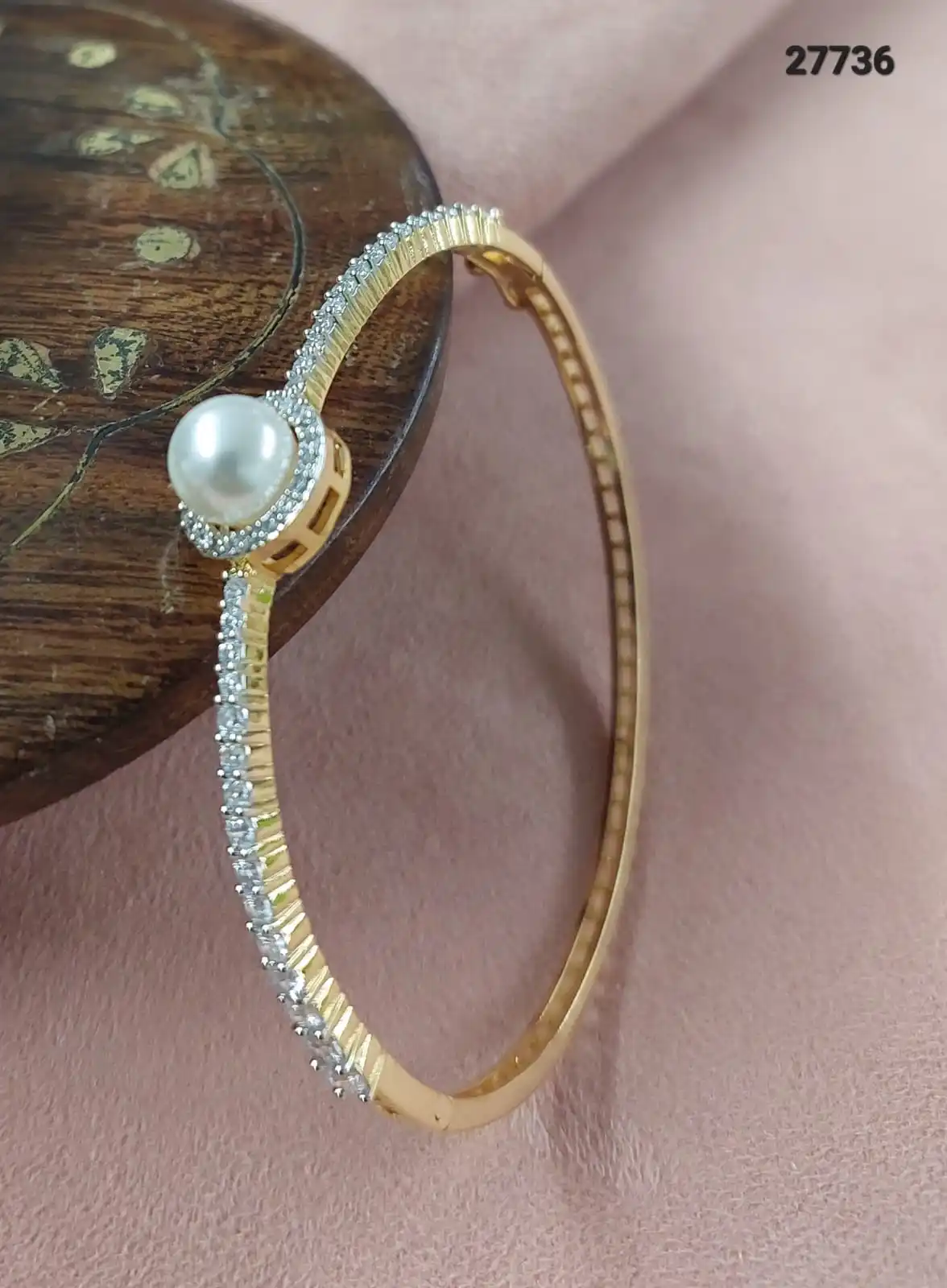 Cubic Zirconia American Diamond Popular Ladies Bracelet Zirconia Big Pearl Diamond Brass Bracelet for Women