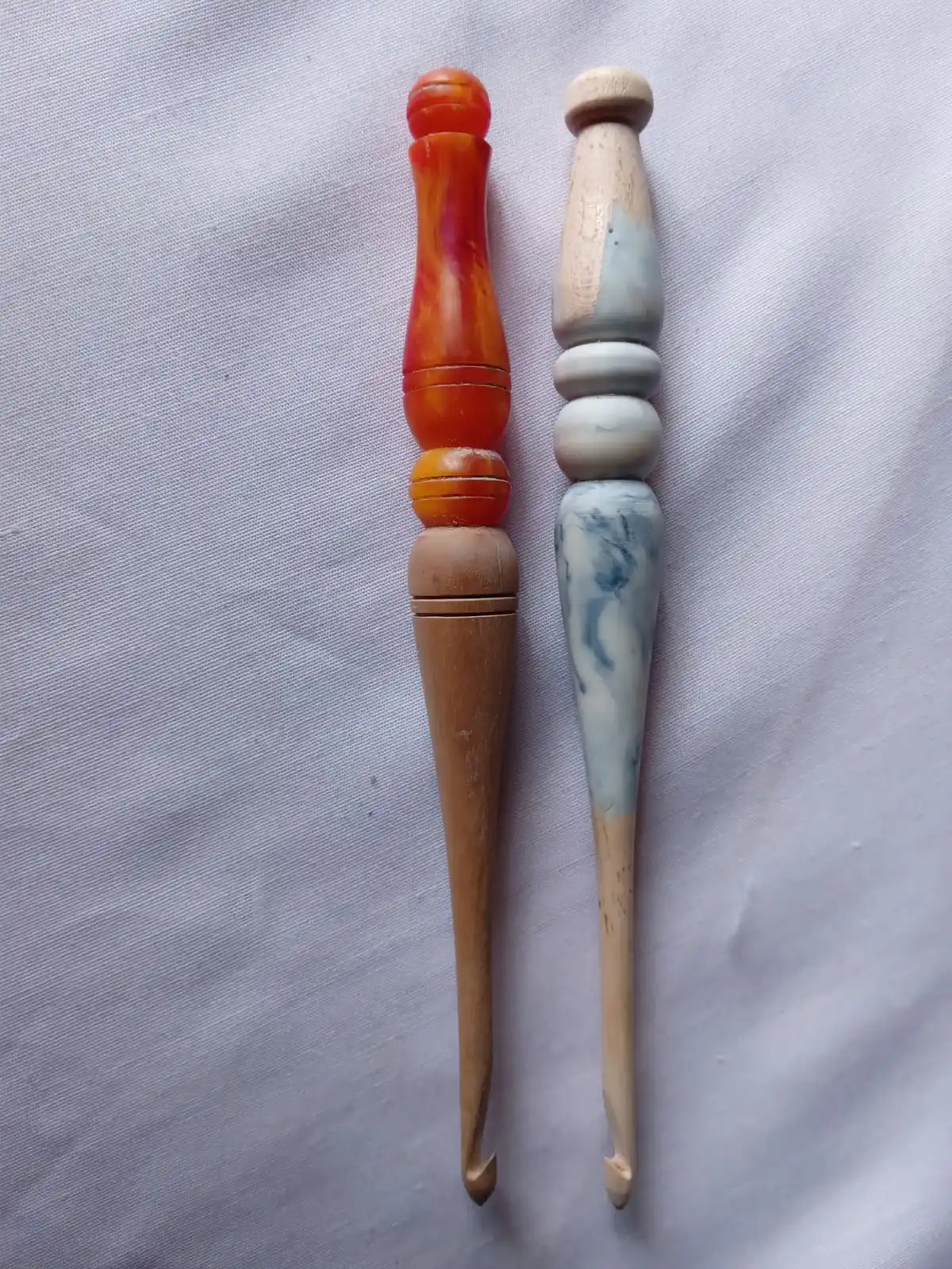 custom made resin and wood blended multi colored crochet hooks in assorted sizes suitable for knitting supplies stores