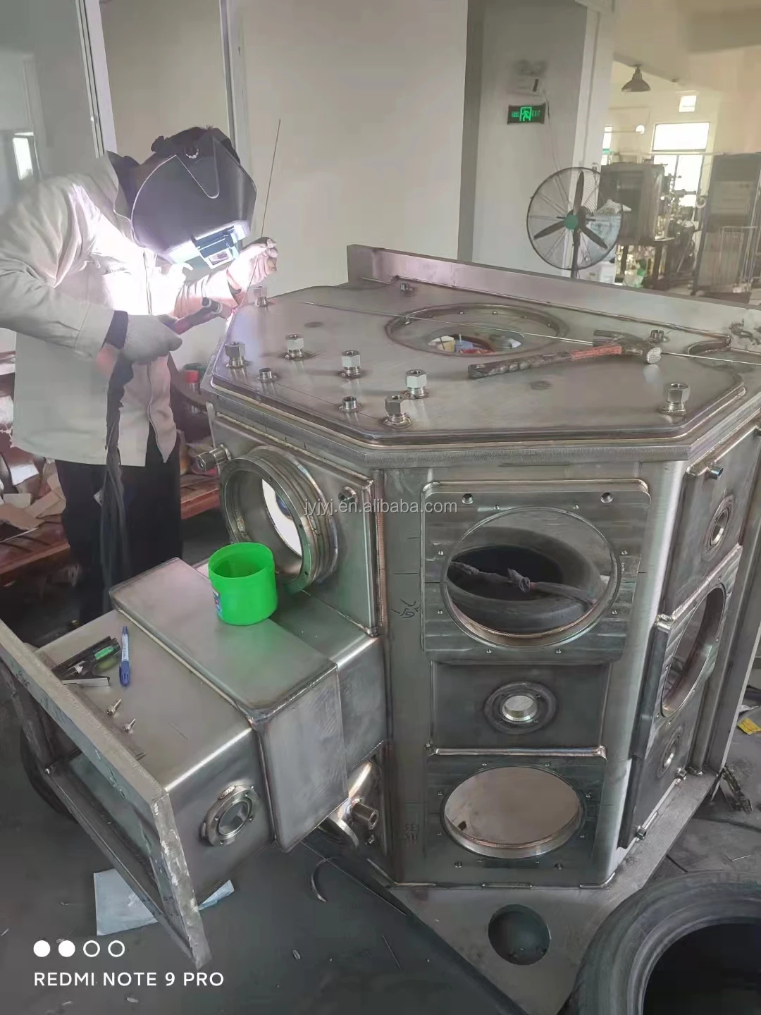 Vacuum magnetron sputtering coating machine/vacuum coating machine