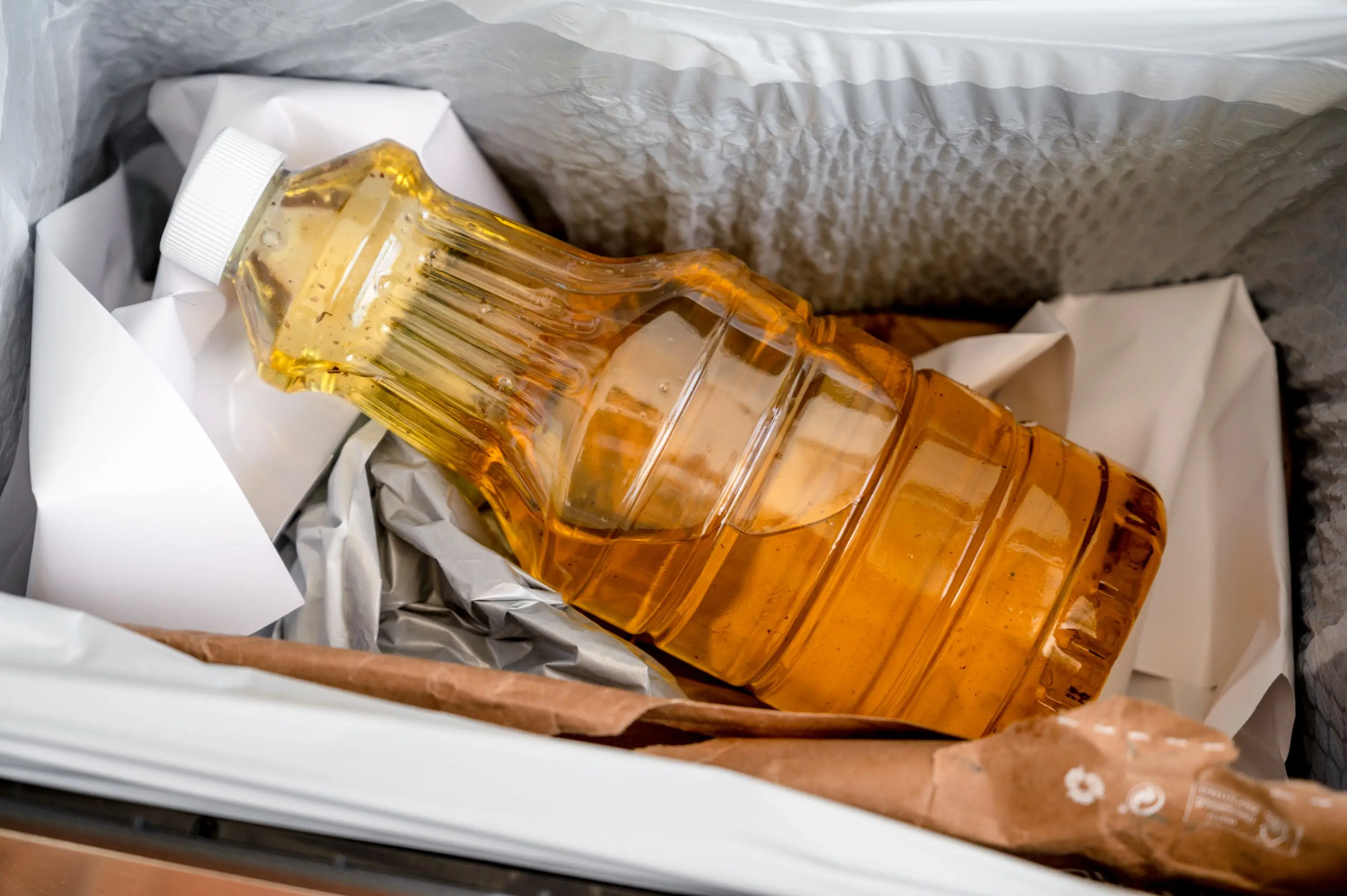 UCO Used Cooking Oil for Biodiesel Waste Vegetable Oil Grade Vehicles Standard Application Hot Sales Price ASTM