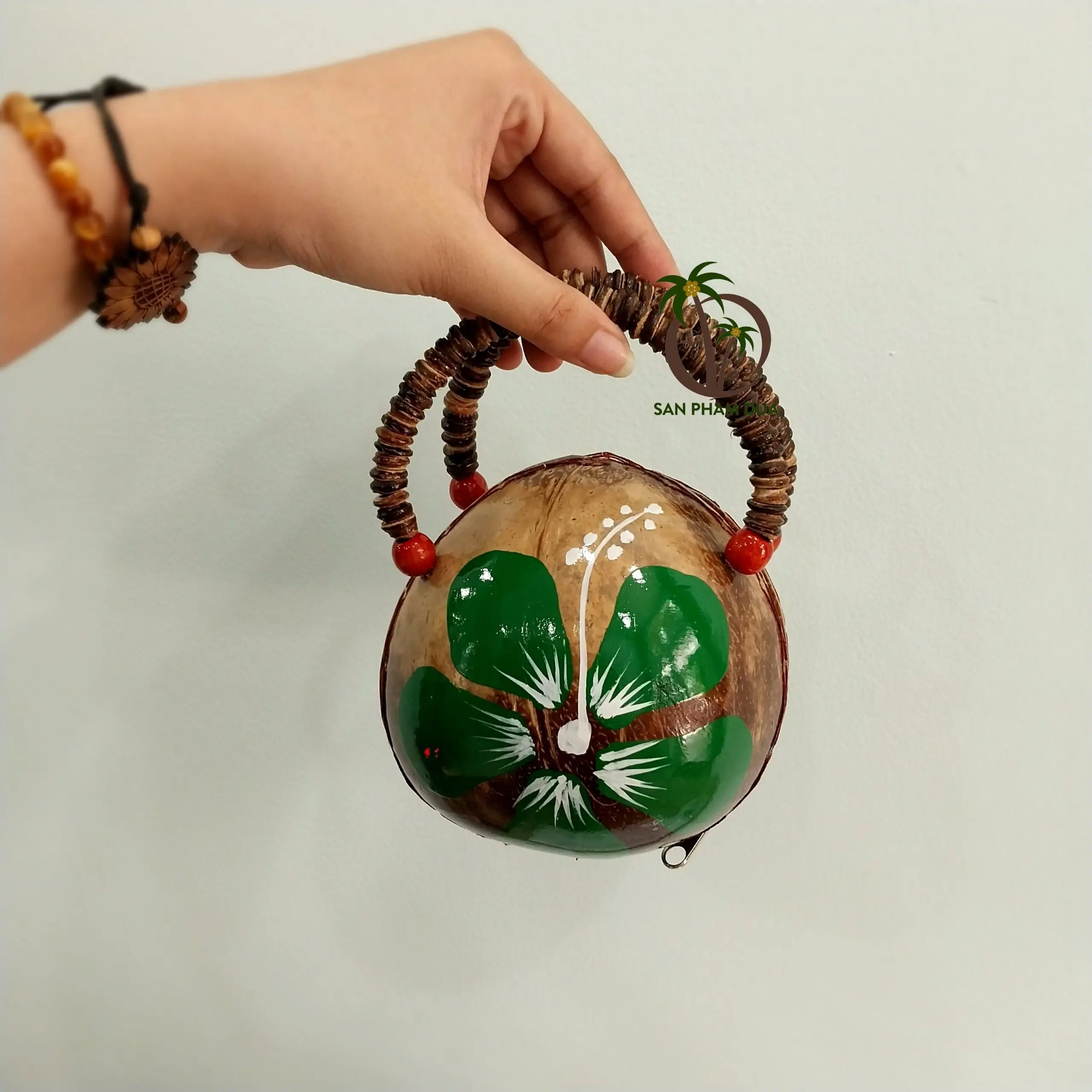 COCONUT SHELL BAG VIETNAM HANDICRAFT HANDBAG/ COCONUT HANDMADE SOUVENIR/ COCONUT SHELL JEWELRY