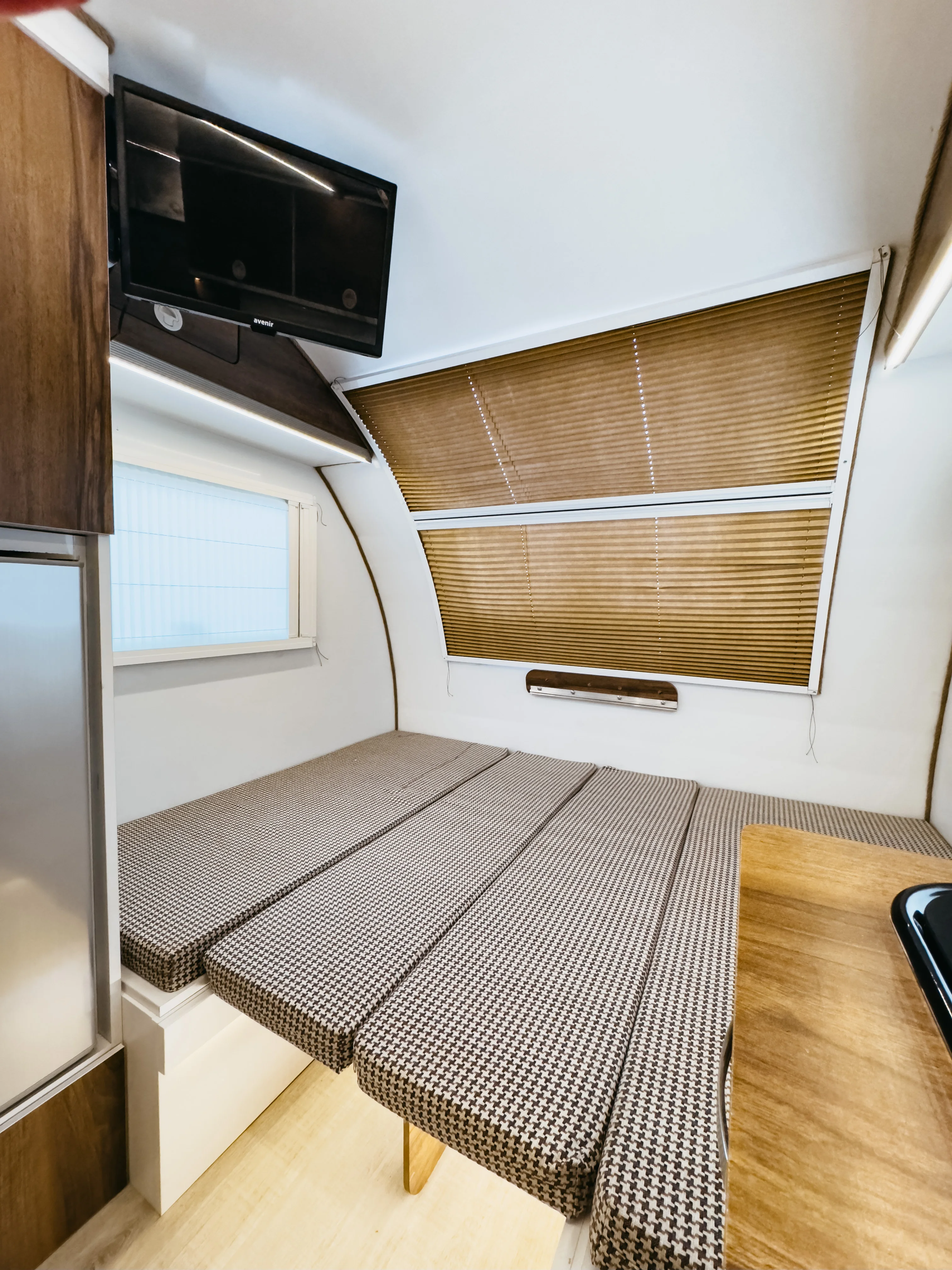 Indulge Luxury Premium 13ft Berth Huntment Caravan Premium Aluminium XPS Latest Style Truck RV Motorhome Camper Caravan Travel