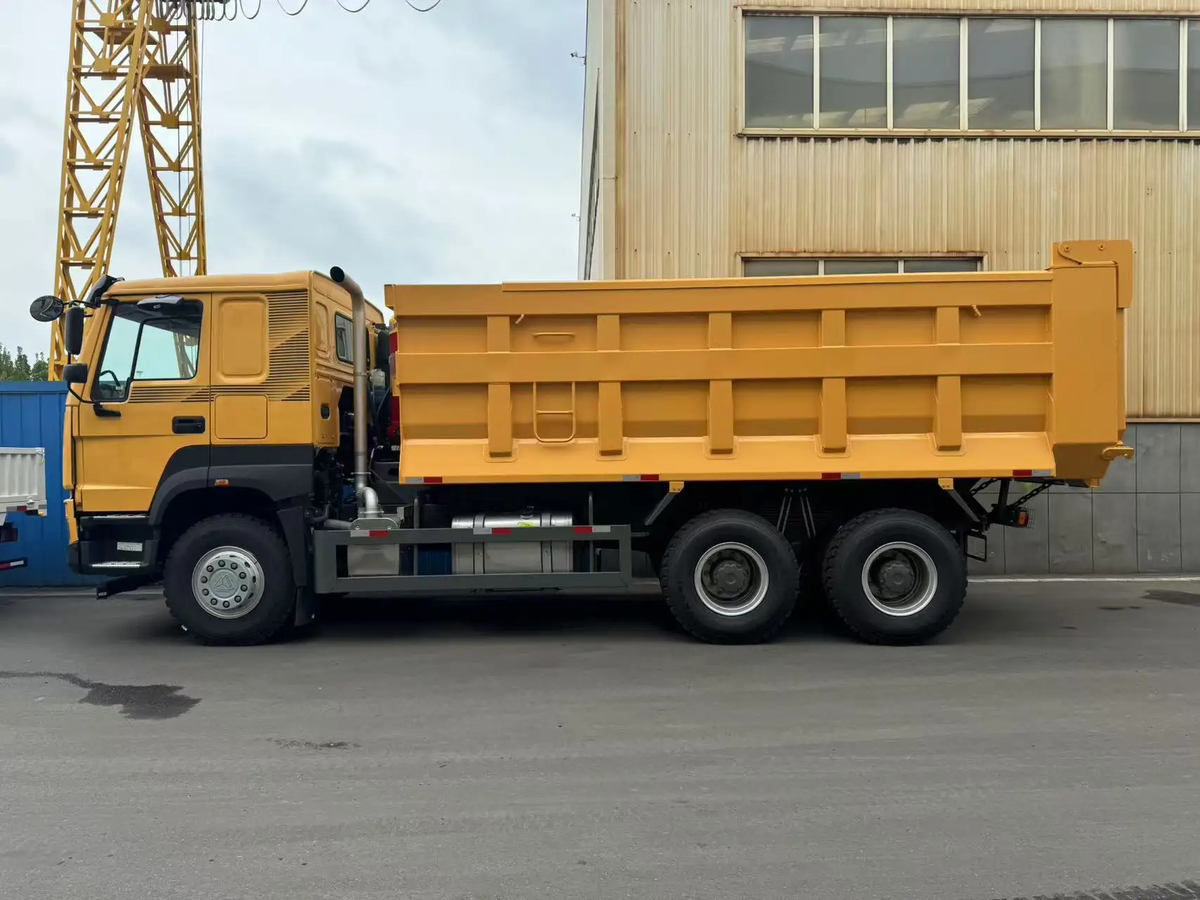 Good Quality Chinese Manufacturer New Dump Trucks Model Hydraulic Cylinder  Truck Euro 2 Emission standard Excellent Performance