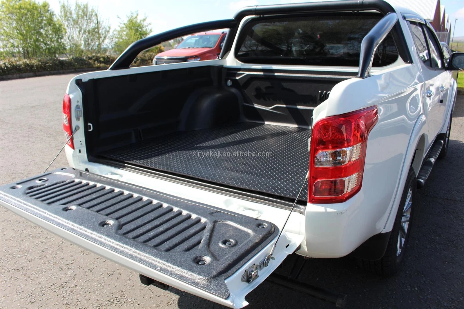 Dongsui Factory Off Road Car Parts Trunk Protection Single Cab HDPE Pickup Truck Trunk Bed liner for Toyota Hilux Vigo