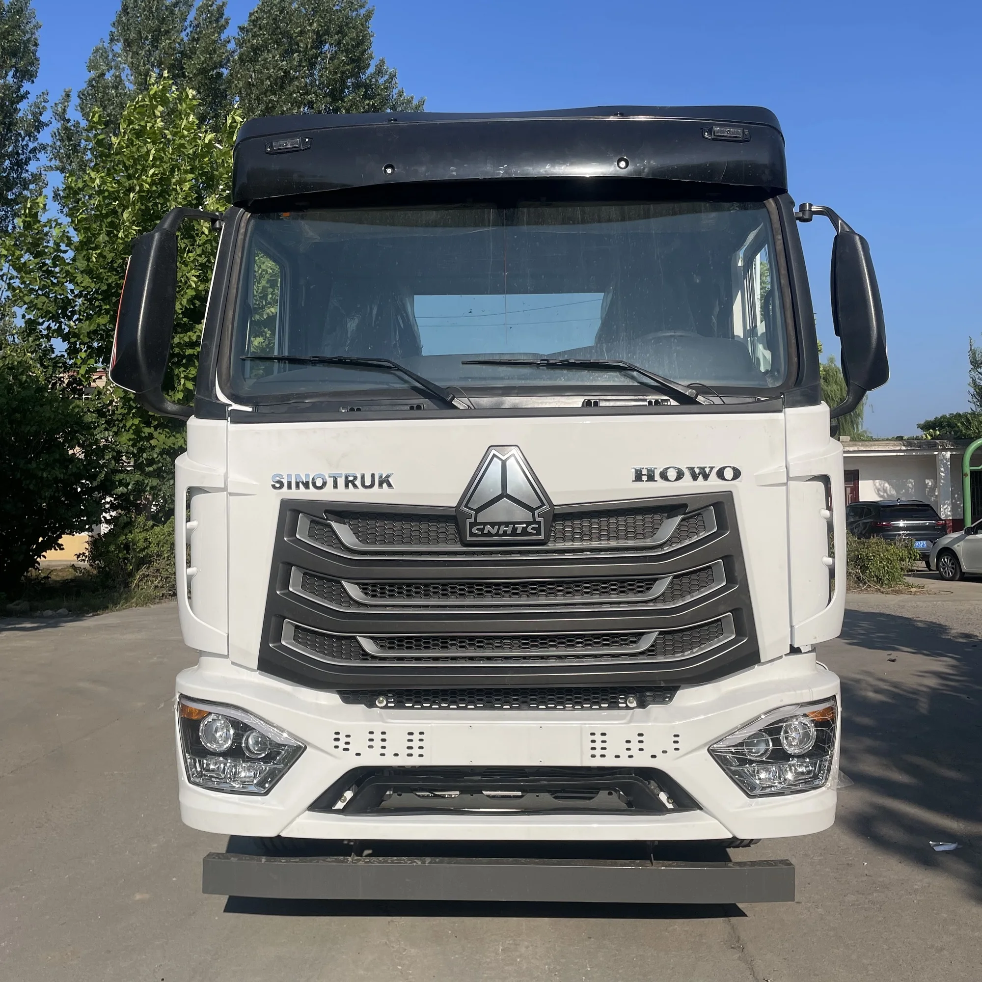 SINOTRUK HOWO NX 6X4 TRACTOR TRUCK 380hp 10 Wheels for Sale