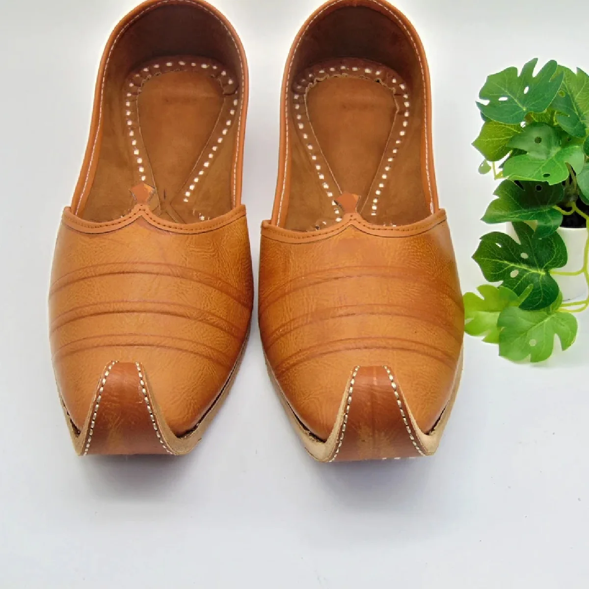 Comfortable And Breathable Material With Reasonable Price / Plain Color Casual Outdoor Use Pakistani Khussa