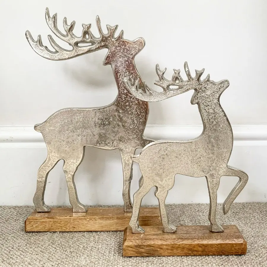 New Design Indoor Reindeer Ornament Wooden Base Christmas Reindeer Sculpture for Christmas Decoration at Low Price