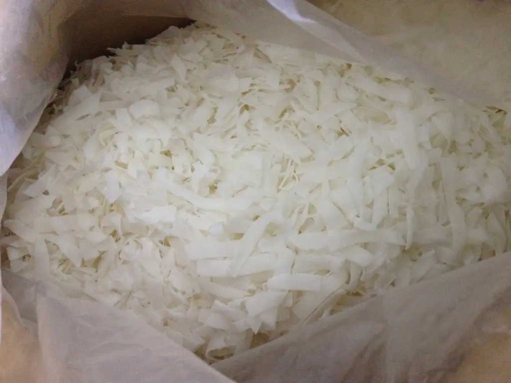 Vietnam Hot Sale Desiccated Coconut Chips Grade Good Price High Quality For All Country In The World