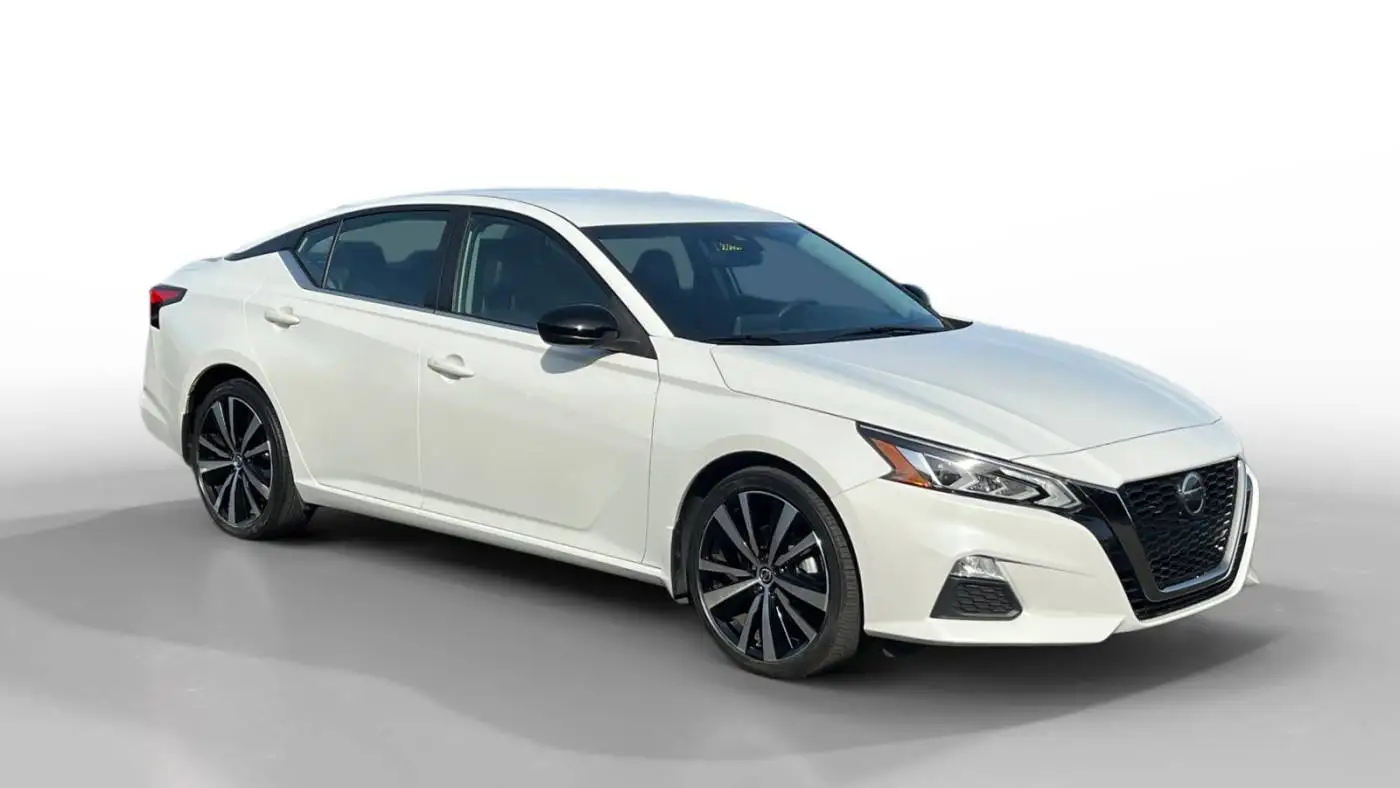Справедливо используемый 2022 Nissan Altima