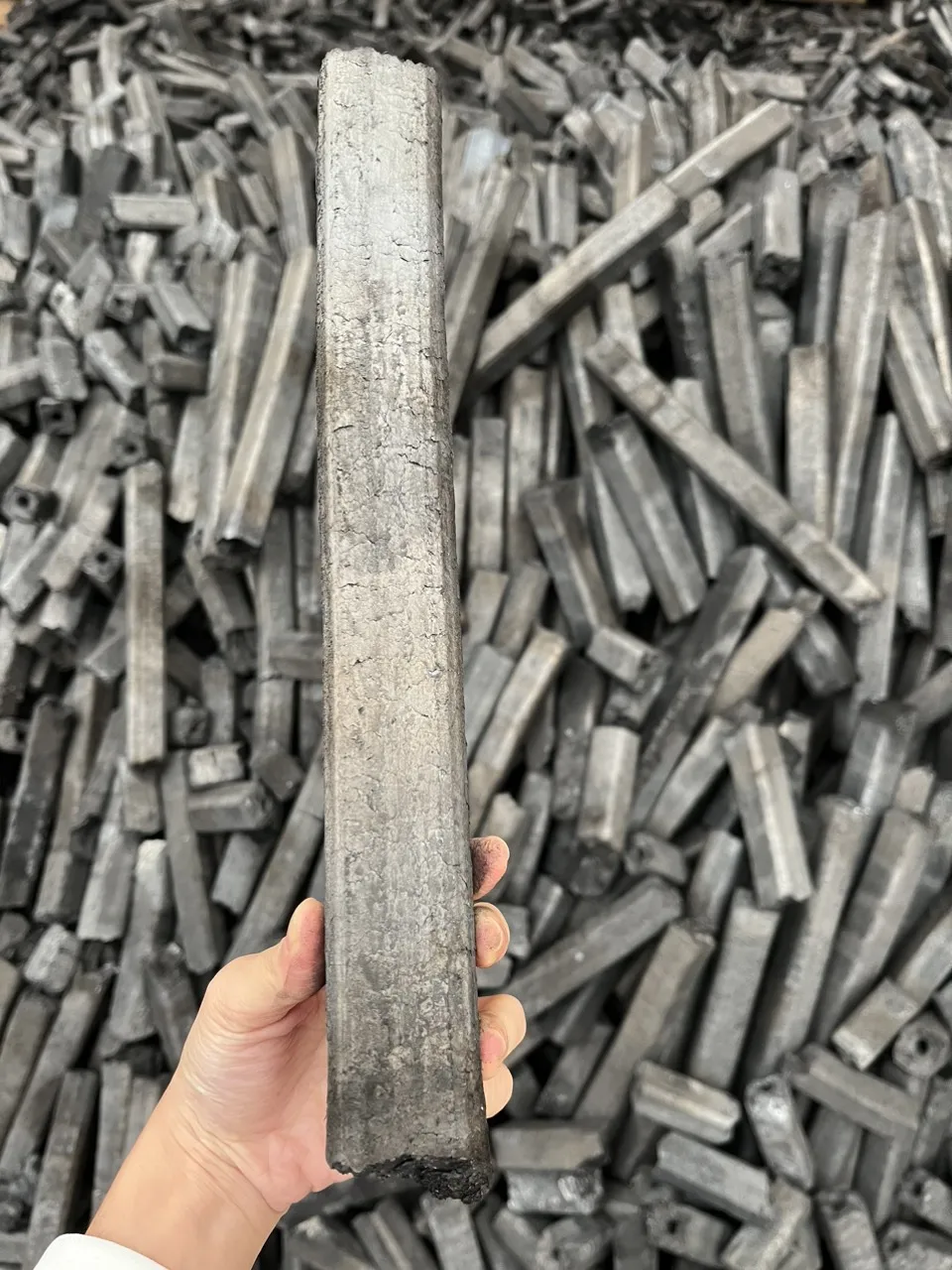 Wholesale Hot Price Best Quality BBQ Smokeless Hexagonal Sawdust Charcoal Briquettes Charcoal Vietnam Long Lasting Burn BBQ Char