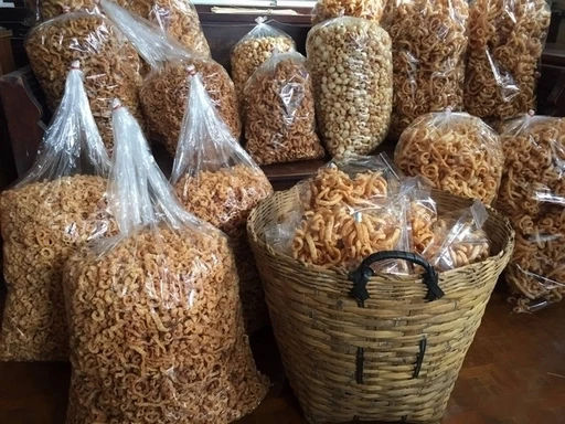 Deep Fried Pork Skin for Appetizers or as a side dish Made from Quality pork Packed in Gags Weighing 1 KG