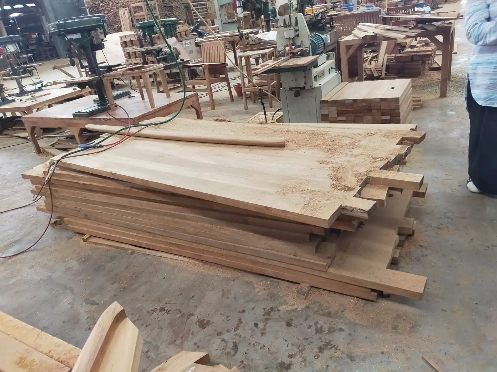 Scandinavian 2-Doors 4-Drawers Natural Teak Wood Clothes Wardrobe for Mom & Baby Bedrooms 100% Dried Wooden Furniture Solution