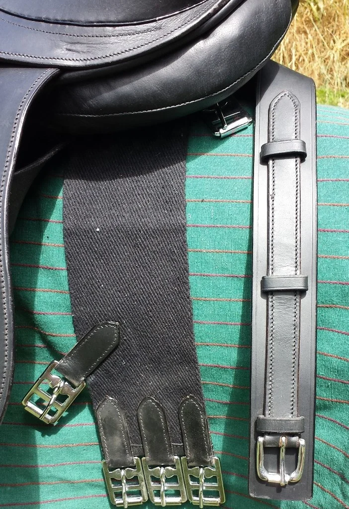 Top selling Horse Saddle Set for ladies with girth stirrup in pure leather wholesale english saddle