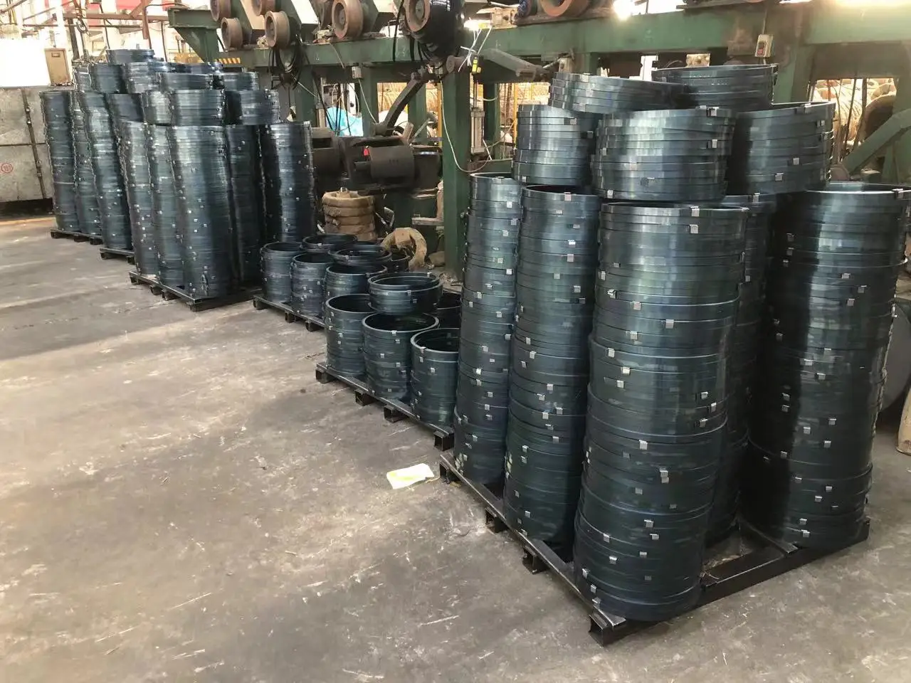 High Quality Professional Blue oil steel strapping band steel packing strip Q195 for China Factory