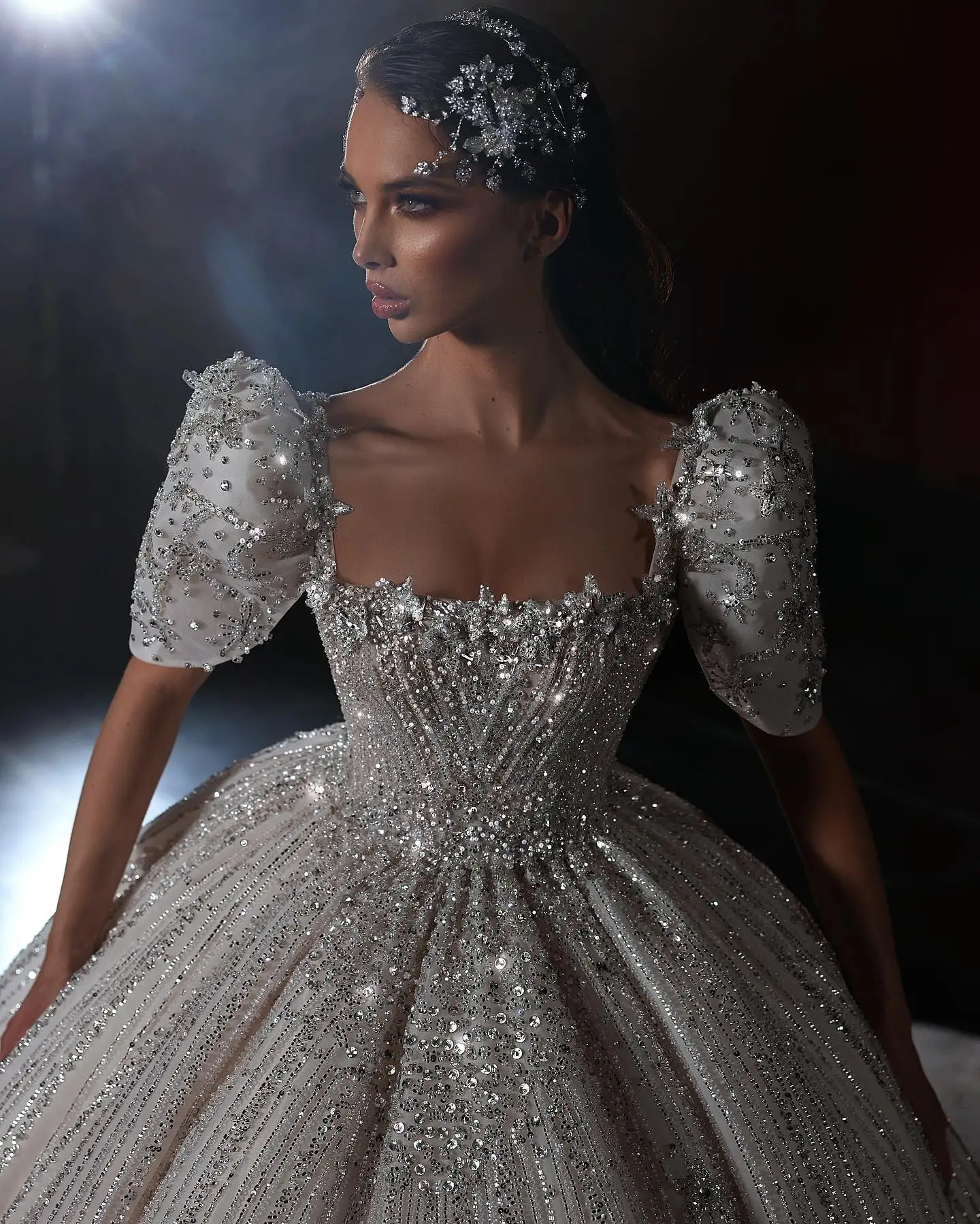 2024 Dubai luxury ball gown bridal gowns puffy short sleeves square neckline sparkle silver lace long train wedding dresses