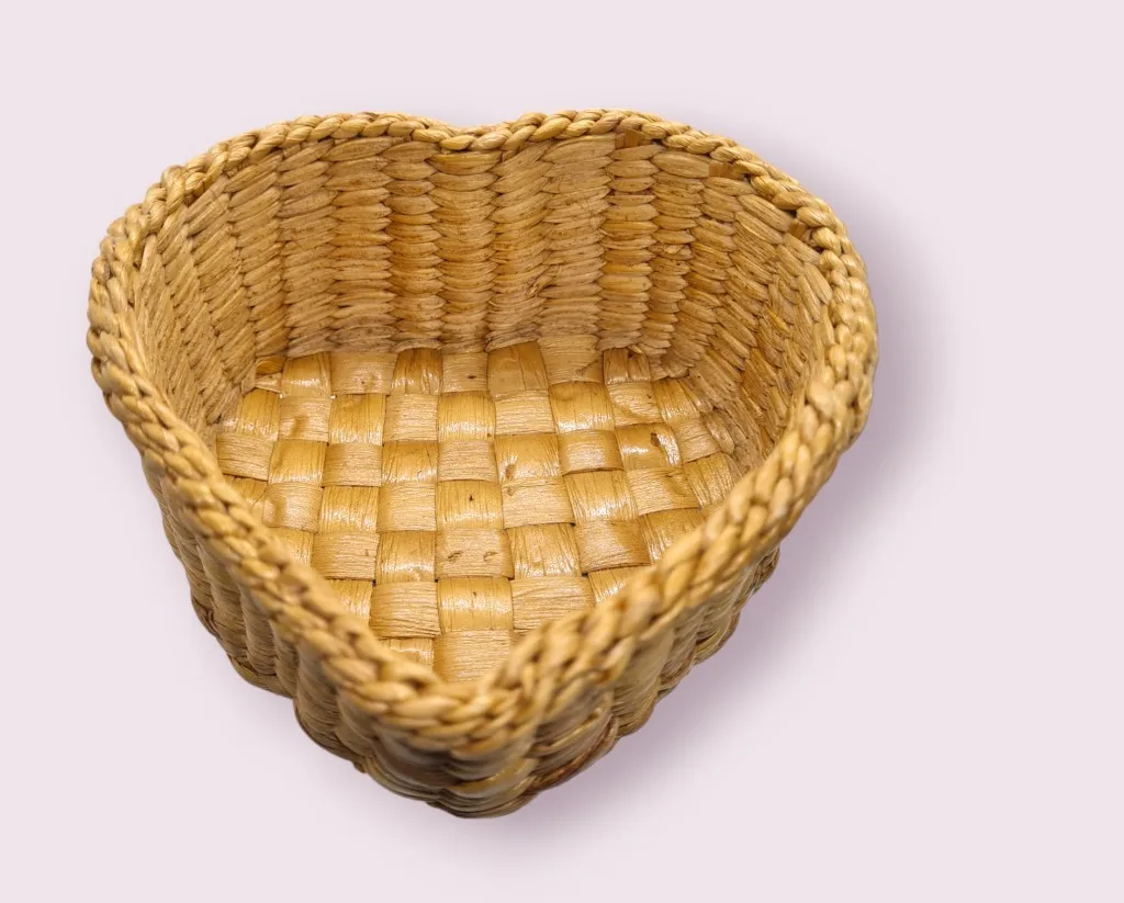 Wholesales Heart Rattan Wicker Storage Baskets for kitchen decorate and storage Handmade Ready To Ship From Thailand