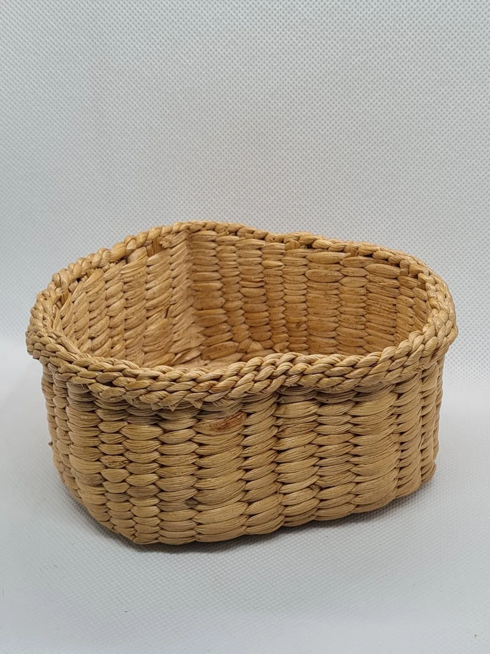 Wholesales Heart Rattan Wicker Storage Baskets for kitchen decorate and storage Handmade Ready To Ship From Thailand