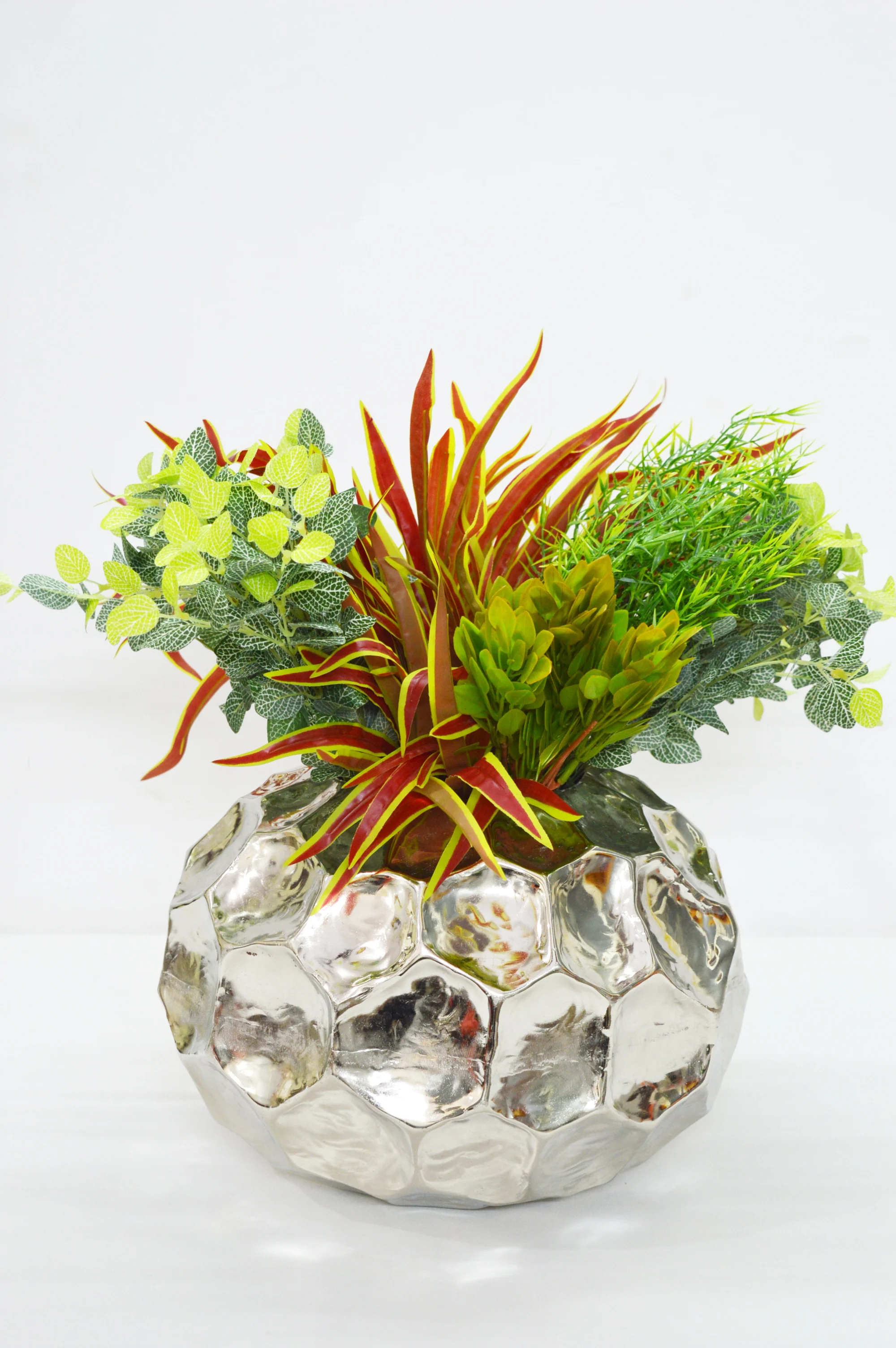 Pure High Quality Material Handmade Fancy Look Flower Vase Metal Nickel Plated Low Price Premium Home /Wedding Decoration Vases