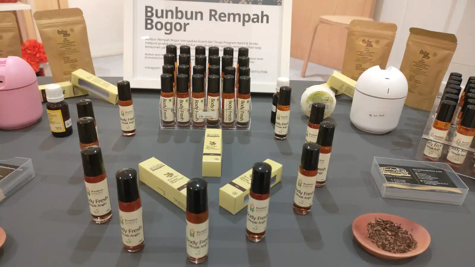 High Quality Premium Health Care Supplies Products Body Fresh Medicated Oil Bottle With Extract Ginger Lemongrass And Olive Oil