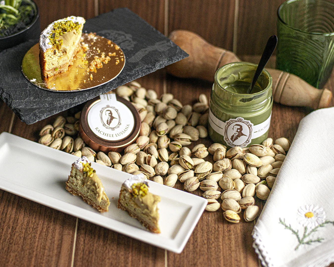 High quality Italian spreadable cream with Pistachio 220g made with high-quality and natural ingredients