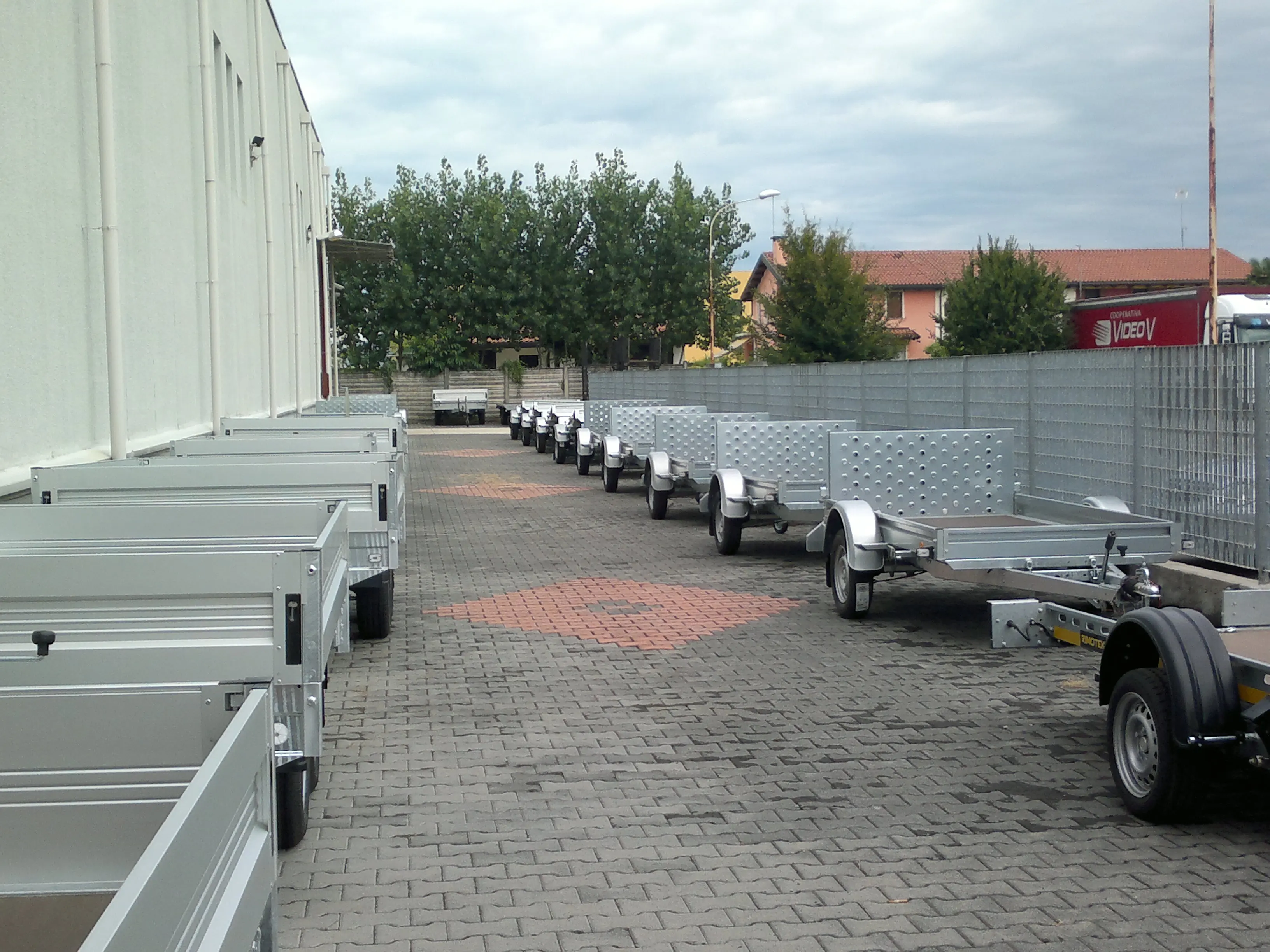 Italian quality trailer 149 profi 300t for holidays but also for work