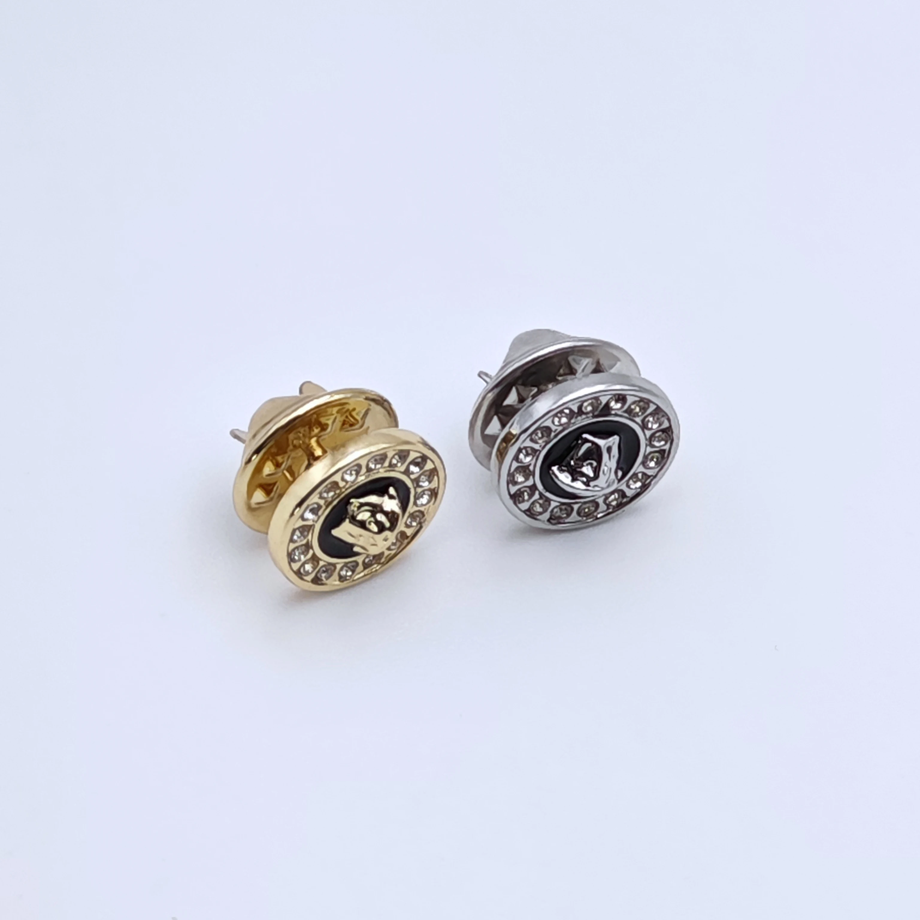 Designer Brooches Women Elegant Hollowed Out Rhinestone Pin Suit Clothing Decorations