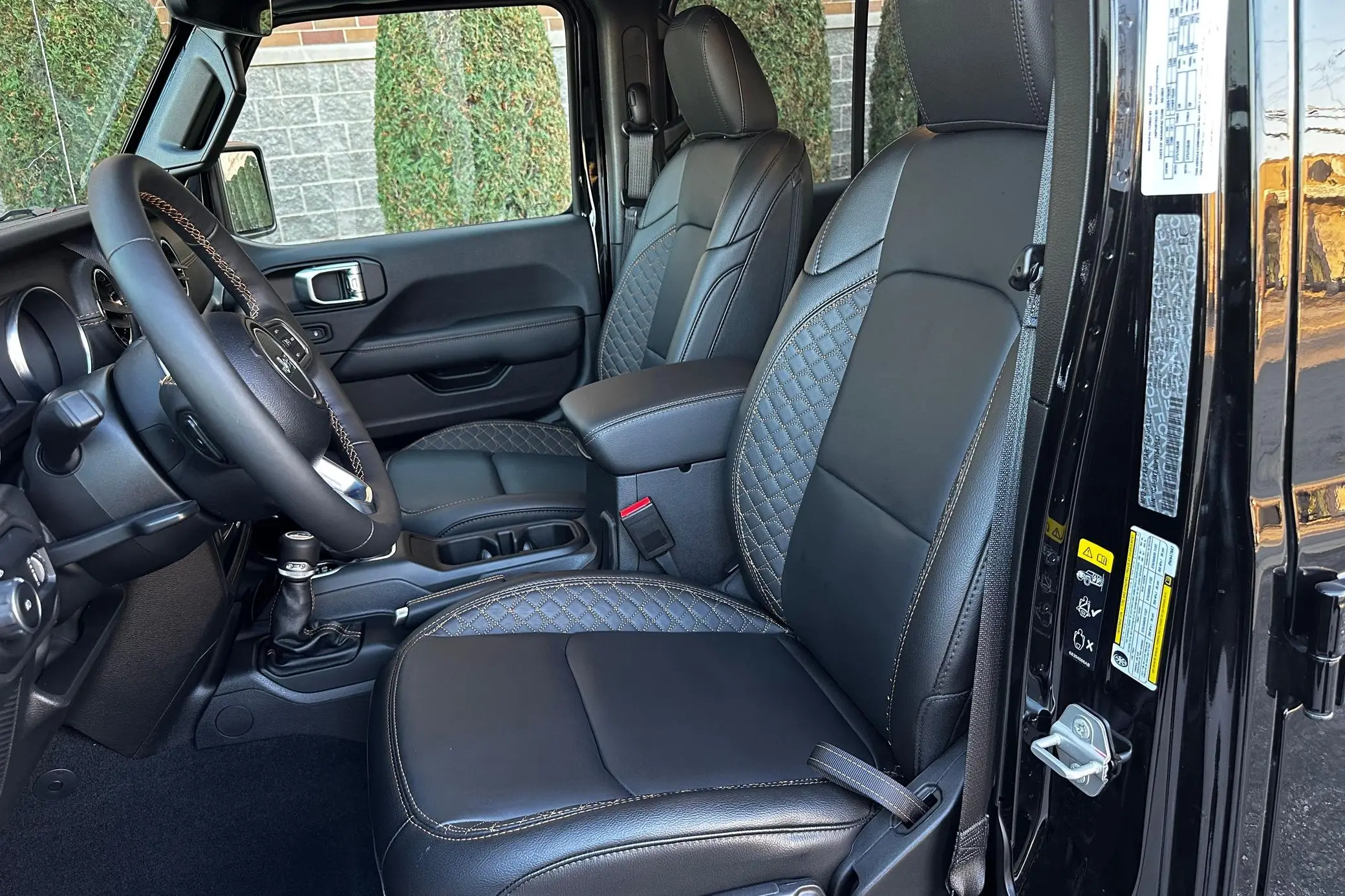 2023 Je ep Wrang ler неограниченное количество автомобилей большой высоты 4x4 Подержанный автомобиль автоматический с панорамным Люком на крыше R18 Круизный электрический механизм