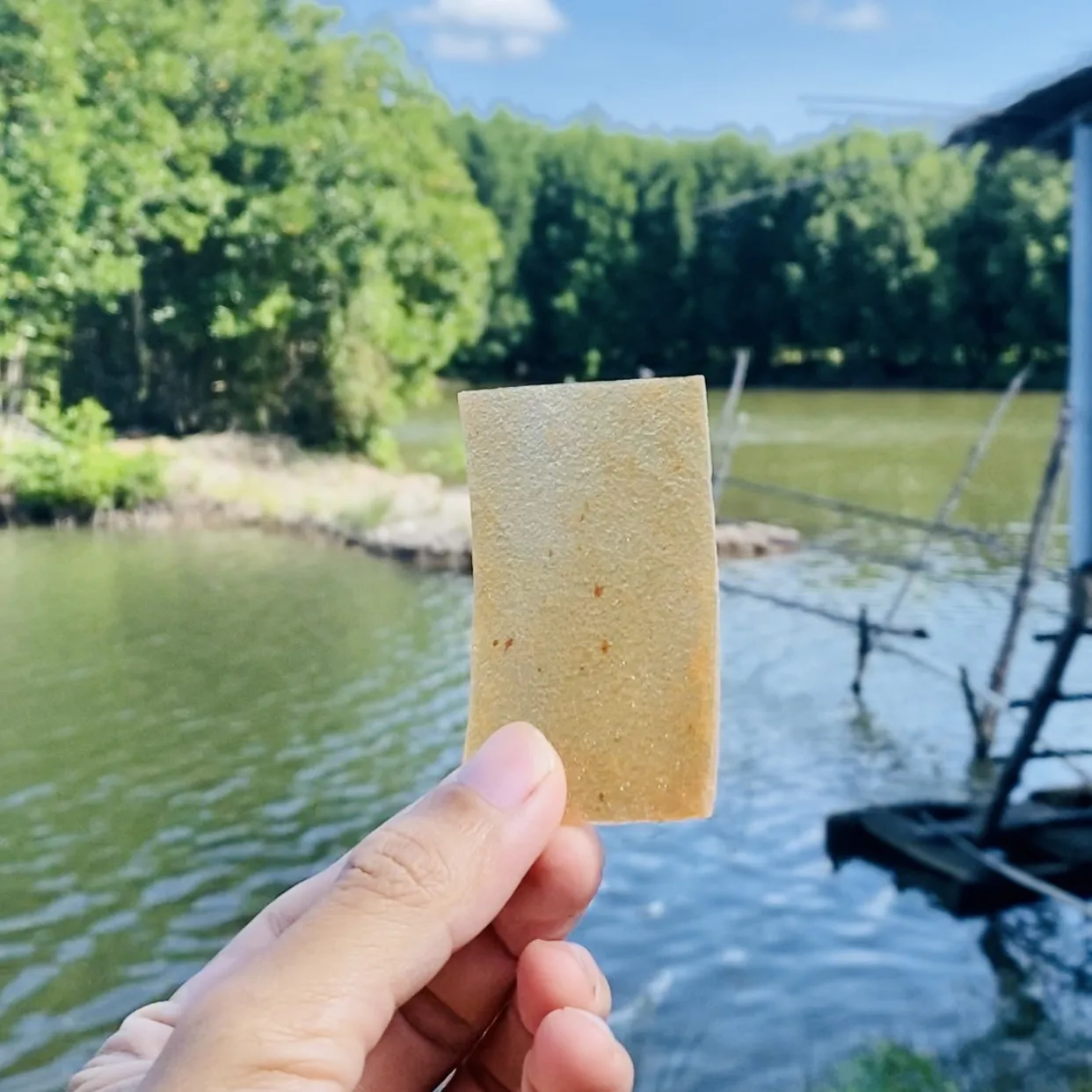 Vietnam Wholesale High Quality Seafood Snacks  Crispy Salty Taste 500gr Box Seafood Snacks 9 months Shelf Life OEM Prawn Cracker