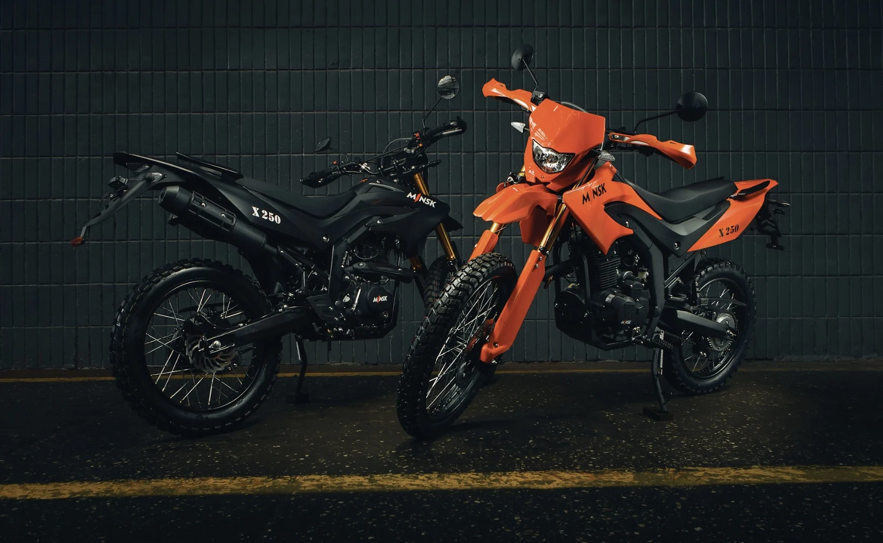 M1NSK X 250 MILITARY SPORT OFF-ROAD MOTORCYCLE TRACKER RACER BLACK ORANGE ENDURO MOTORCYCLE MOTO