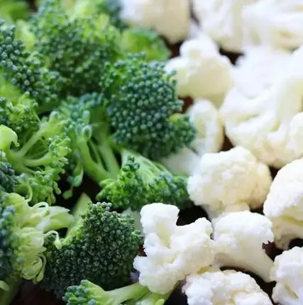 Fresh IQF Frozen Green Peas High Quality Chinese Ball Bulk Style Storage Packaging Prompt Color Weight CIF Shelf Clean