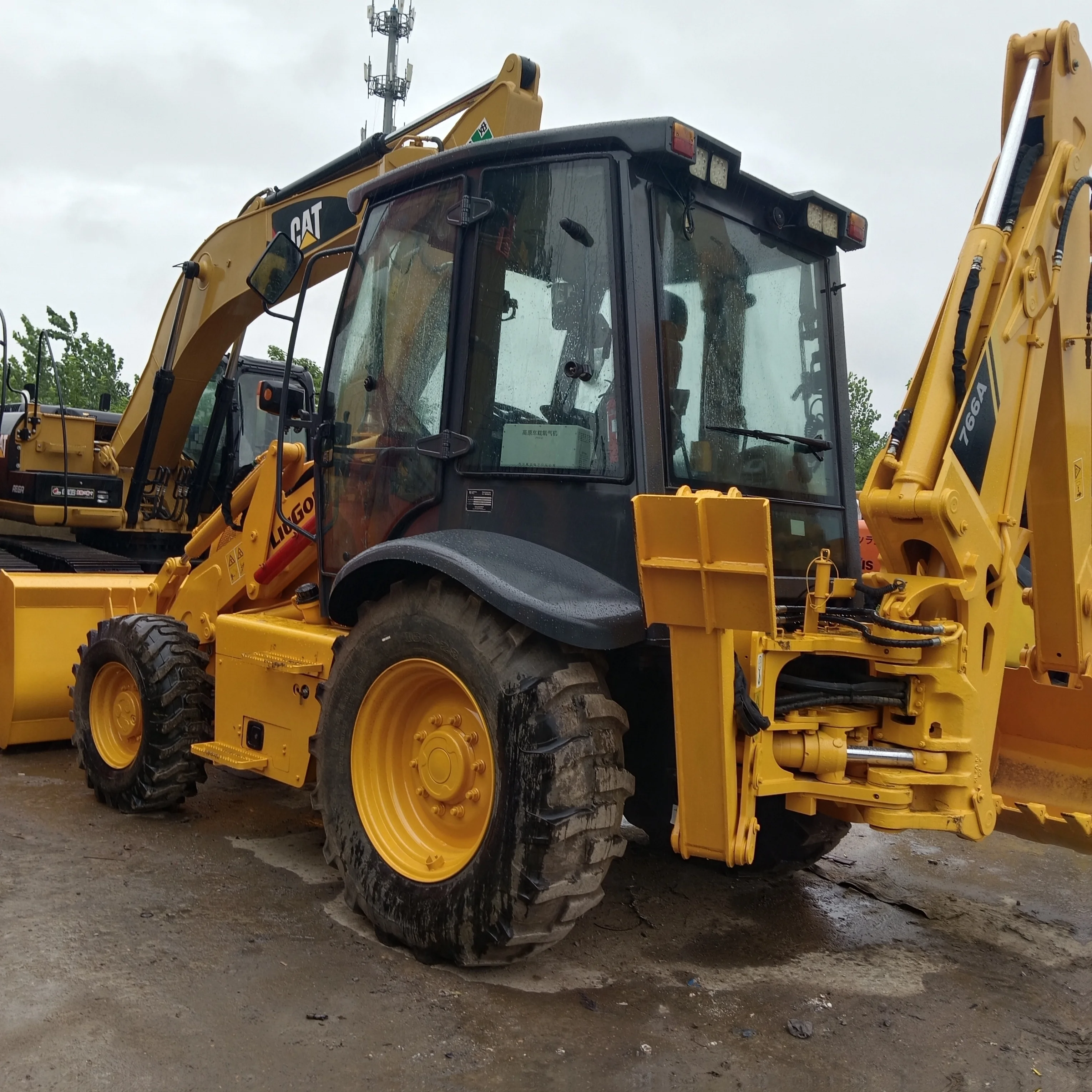 Экскаватор-погрузчик 766A