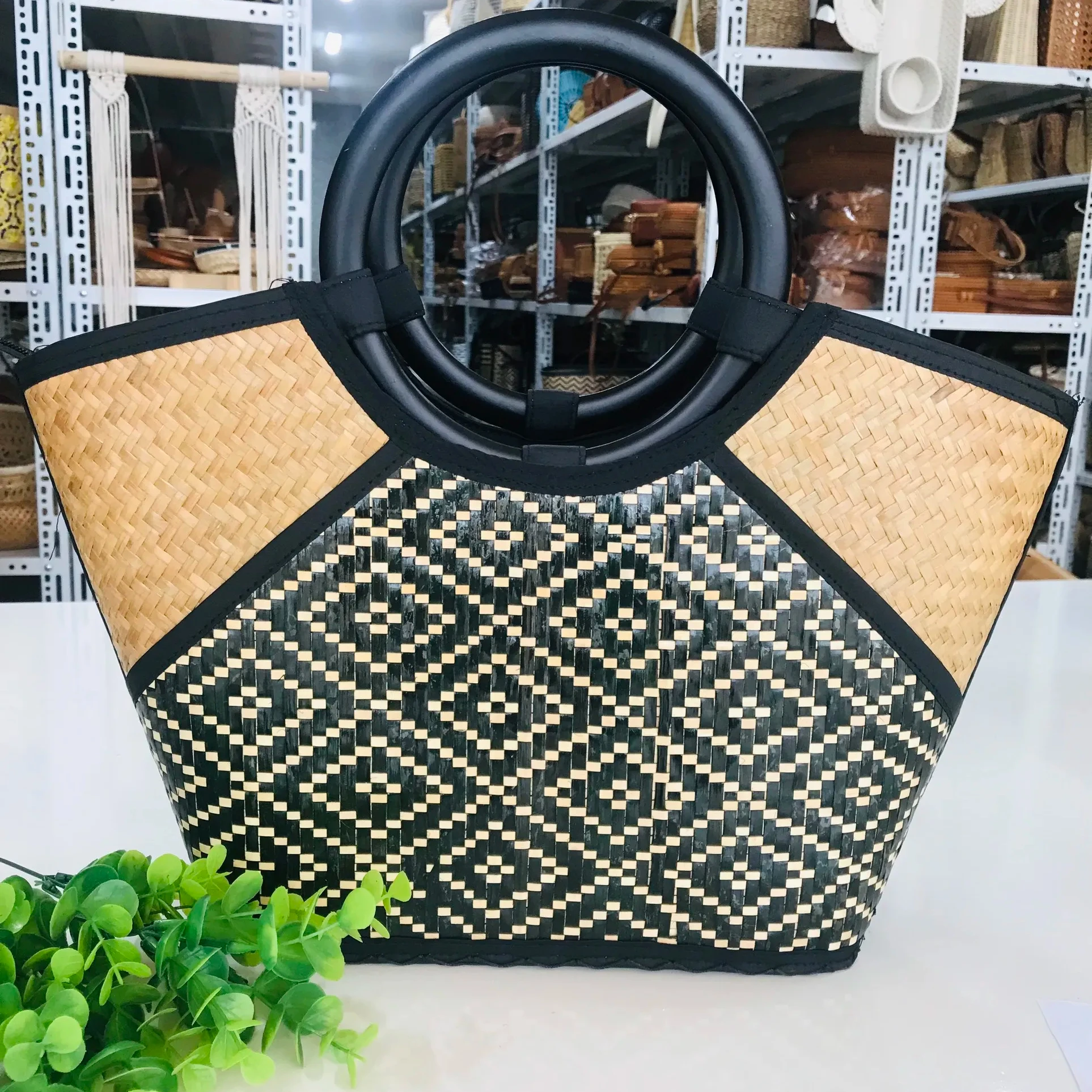 Bali Cheap Variety  Rattan/Bamboo Handbag Handwoven Beach Bamboo Bags for Women/Ladies Trending Fashion Bag from Manufacturer