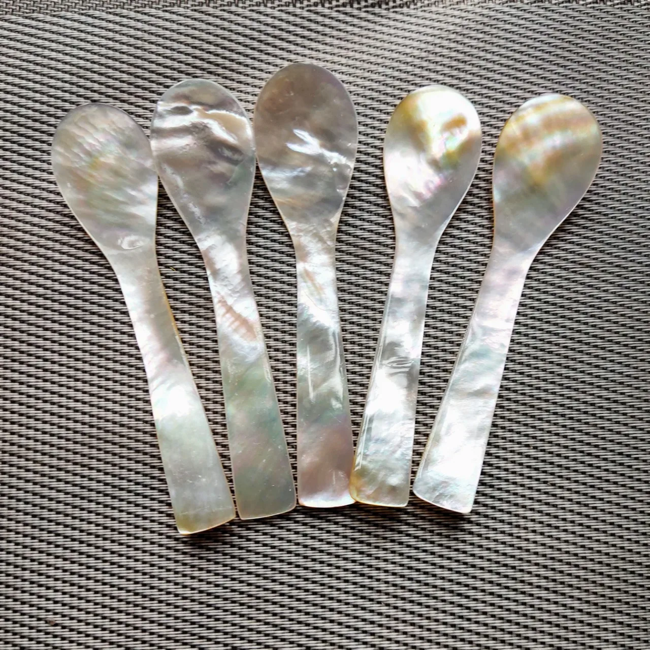 Yellow Lip Mother Of Pearl Spoon 13cm High End Caviar Serving Utensil Handicraft From Vietnam