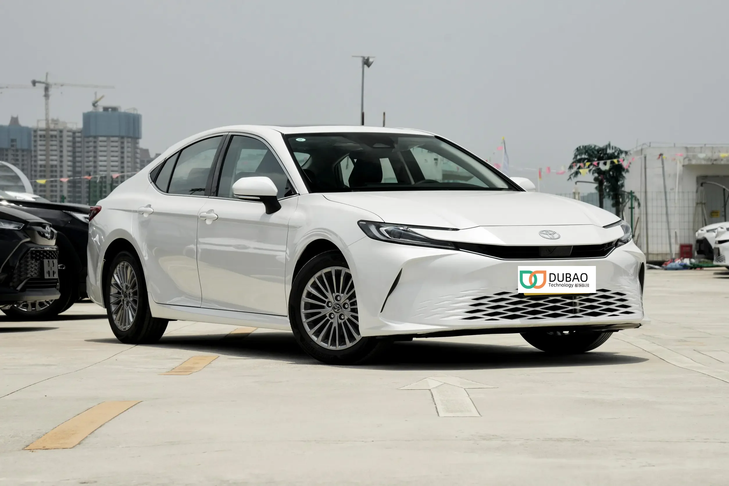 Hot Sale 2025 2024 China 2.0L 4-doors 5-seats Luxury toyota Gasoline Sedan autos used toyota camry 2023 hybrid new car for sale
