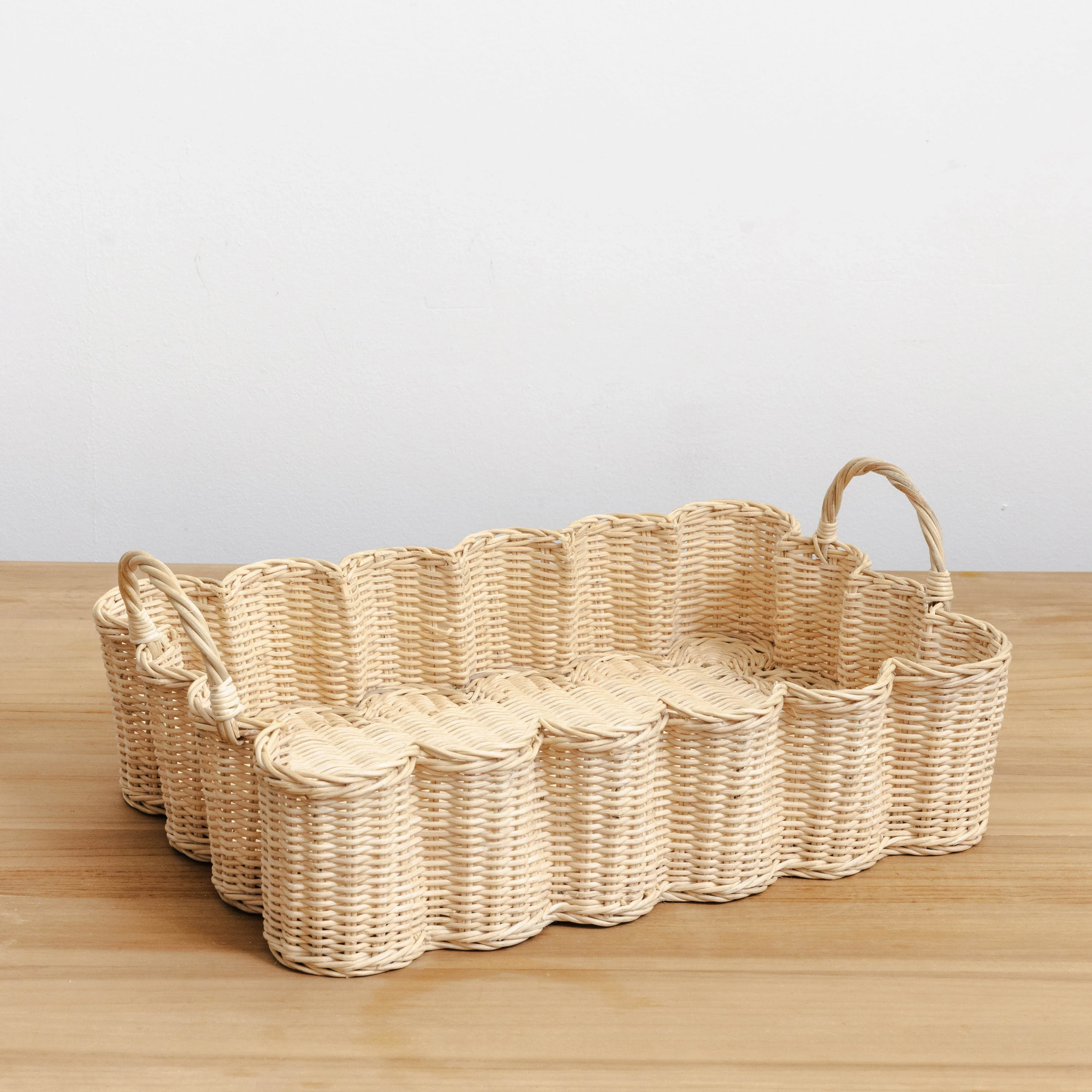 Best Seller Natural Rattan Scalloped Wicker Tray OEM Seagrass Serving Tray Table Centerpieces Decoration from Vietnam