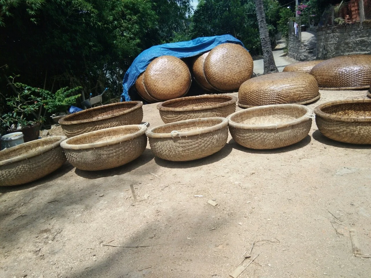 Natural Hand Woven Bamboo Coracle Fishing Boat Round Traditional Eco-friendly Mini for Wholesale