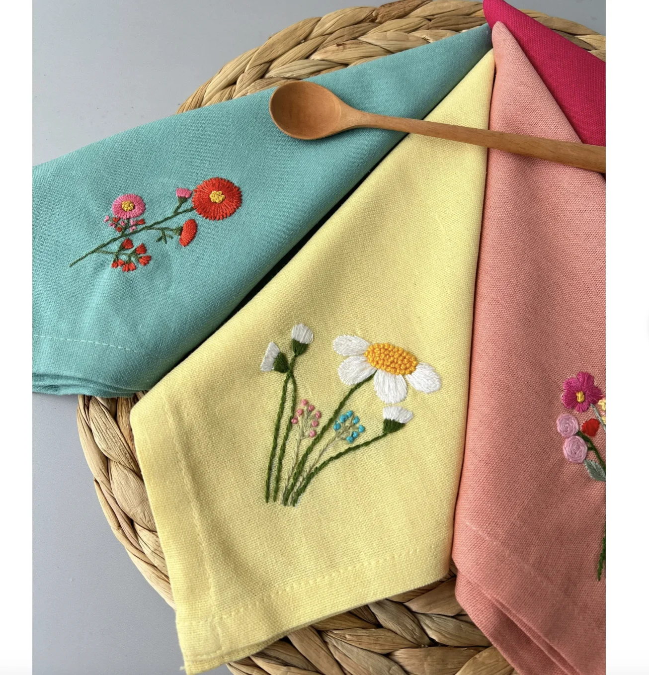 Flower Embroidered Linen Napkins Set Reusable Hand Embroidered Wildflower Dinner Napkins for Table Decor and Family Use