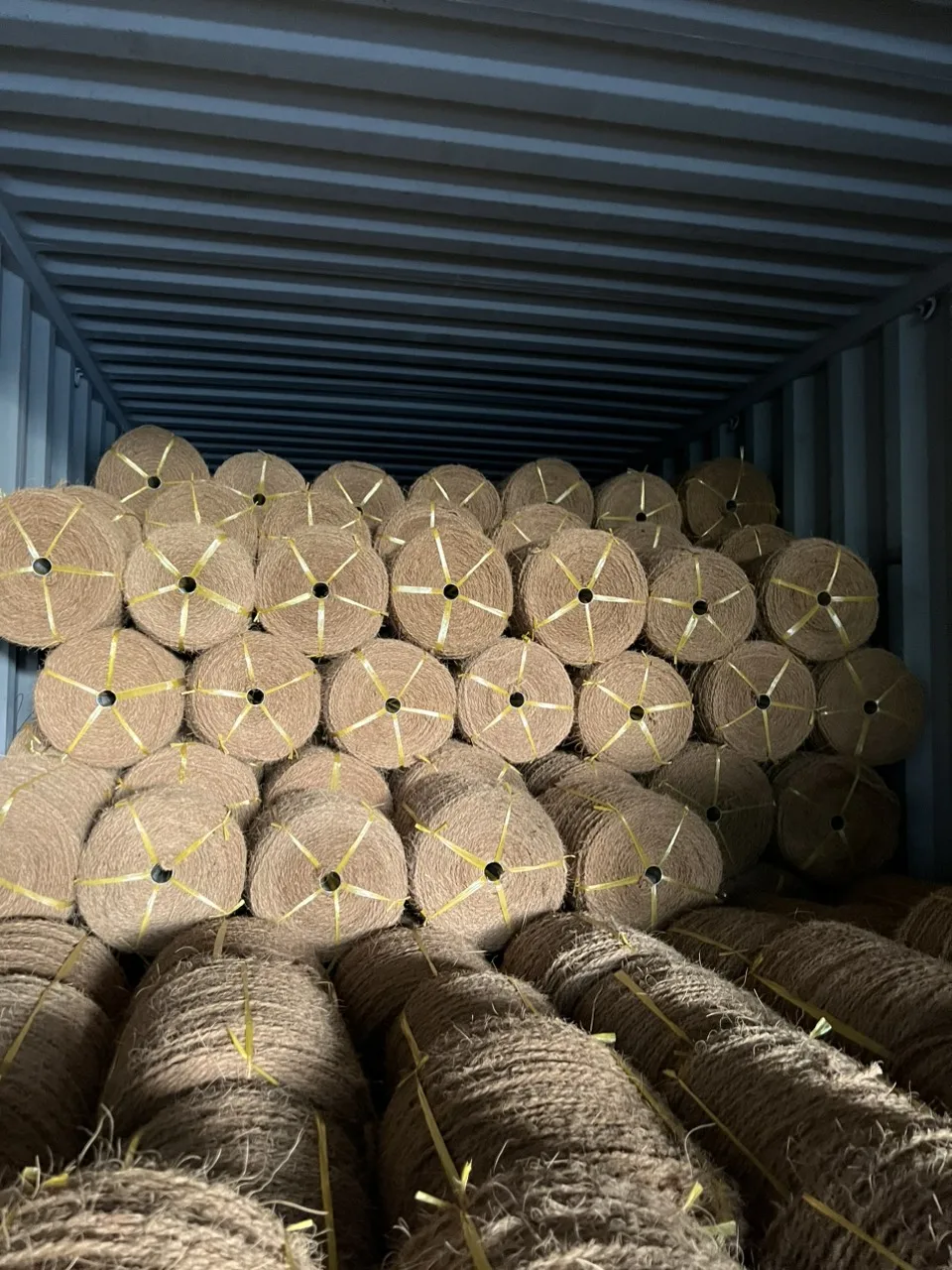 Coir Strings/Coir Twisted/ Rope Diameter 20-30mm Weight 22-25kgs From Blue Lotus Viet Nam